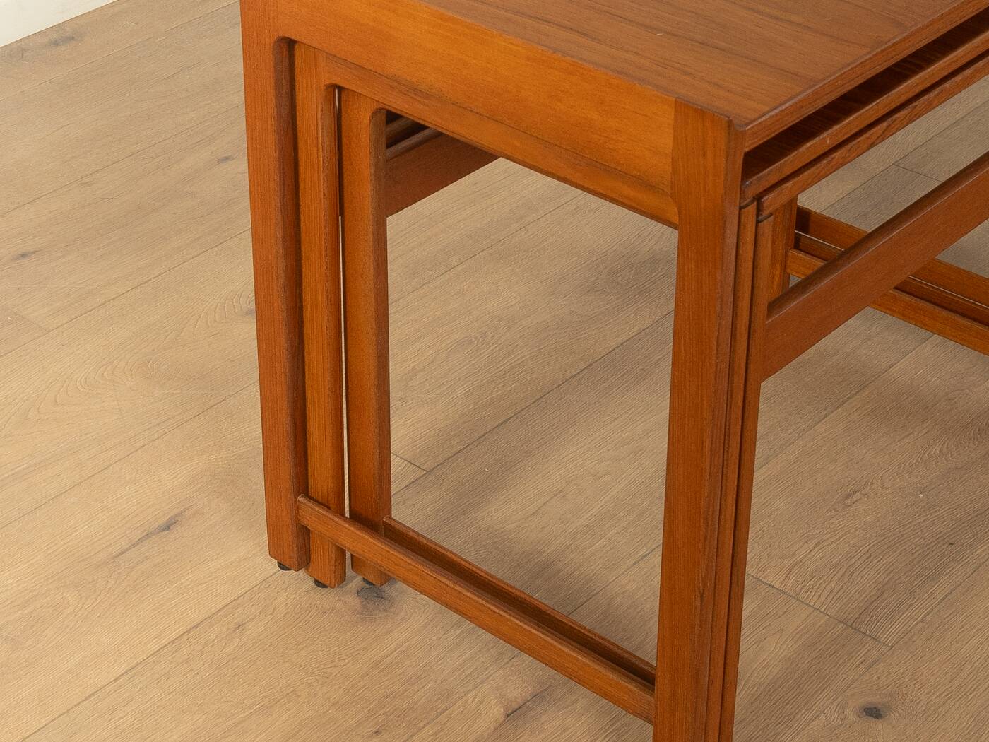 Elegant set of three nesting tables made of teak