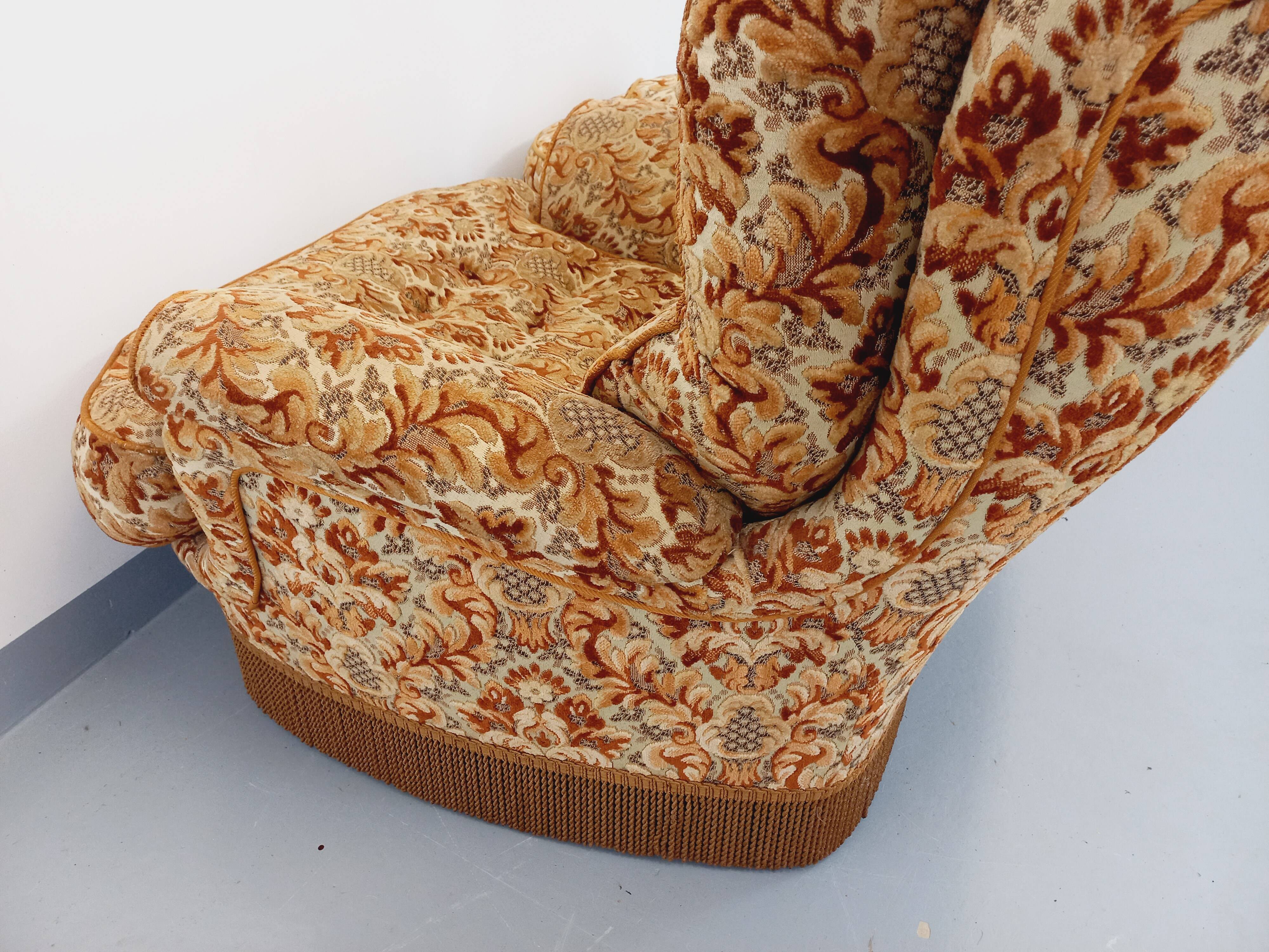 Set of 2 vintage armchairs in floral fabric with fringes from the 60s 70s
