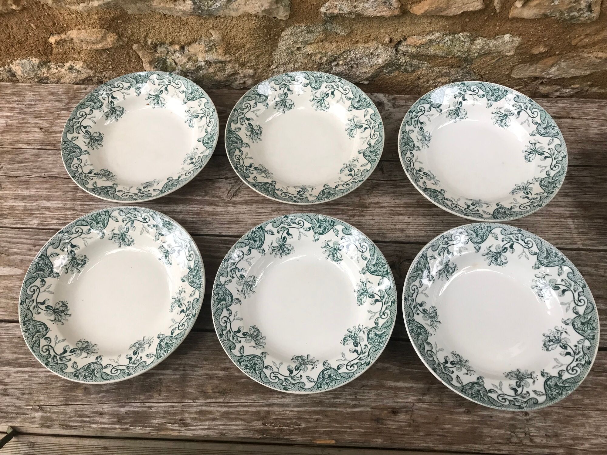 10 assiettes terre de fer. St Amand & Hamage. modèle Reigne