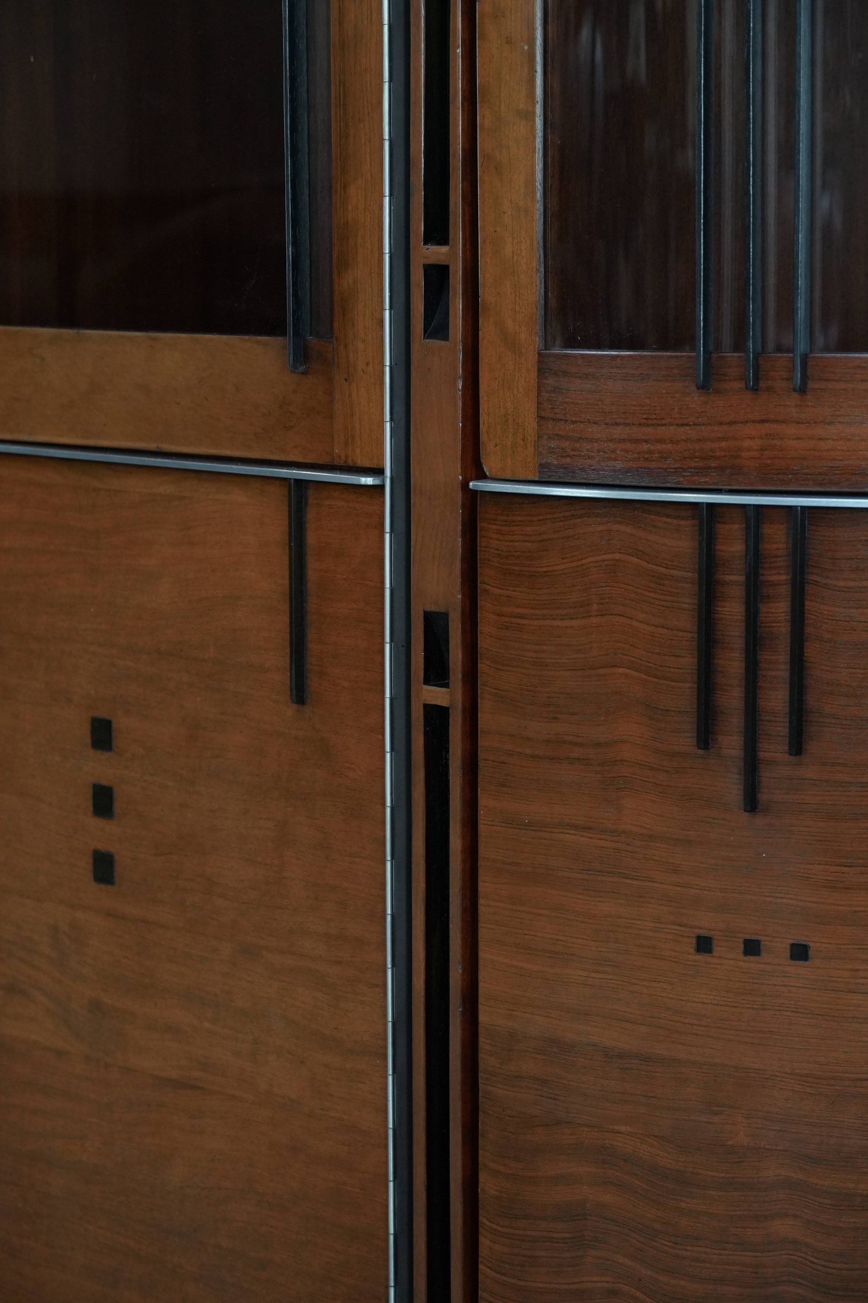 Grand meuble vitrine Art Déco / buffet avec éclairage de luxe