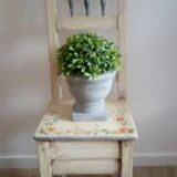 Chaise enfant en bois fleurie