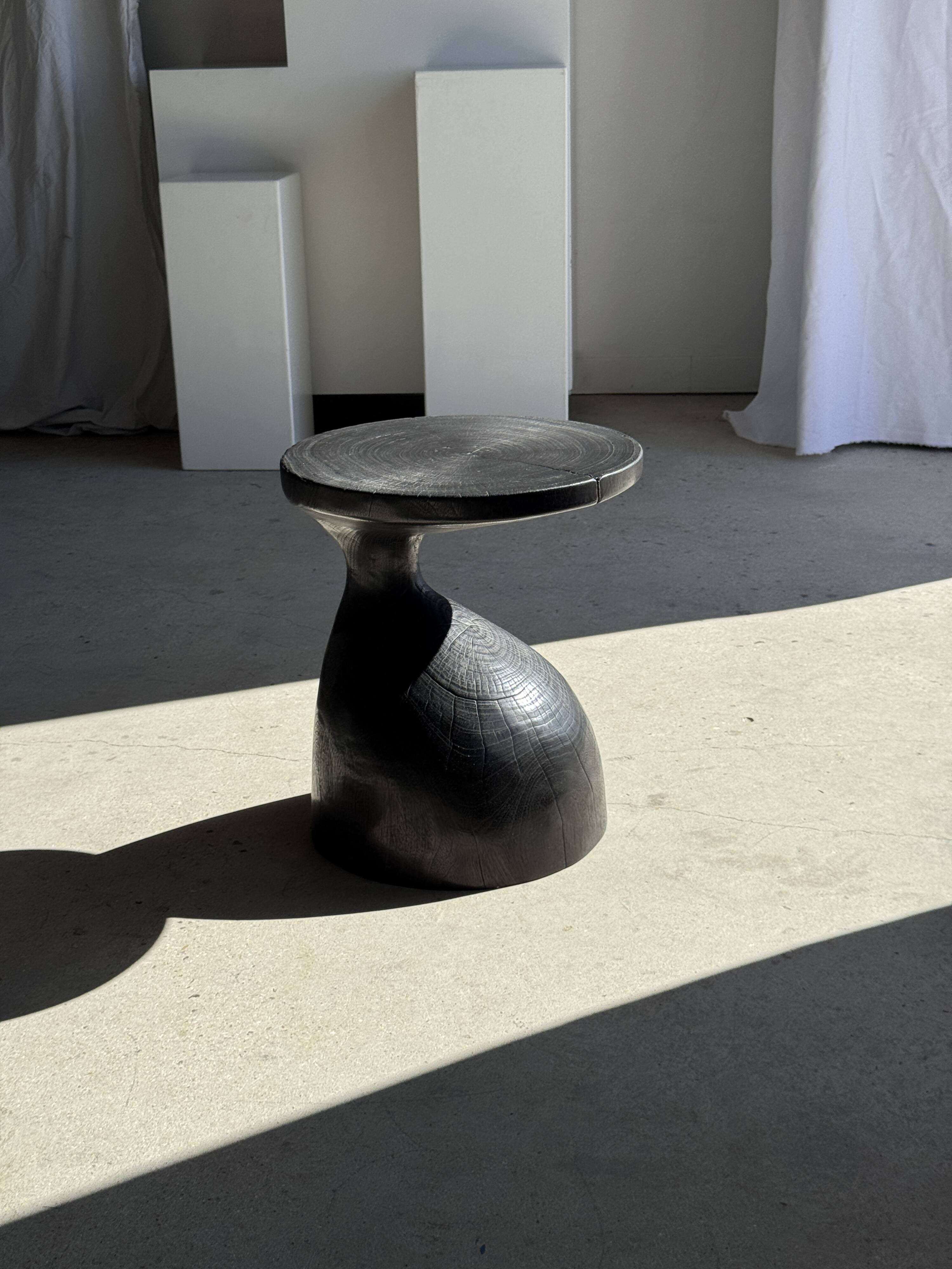 Sexy Neck - Solid wood side table (monoxyle) in organic shape colour