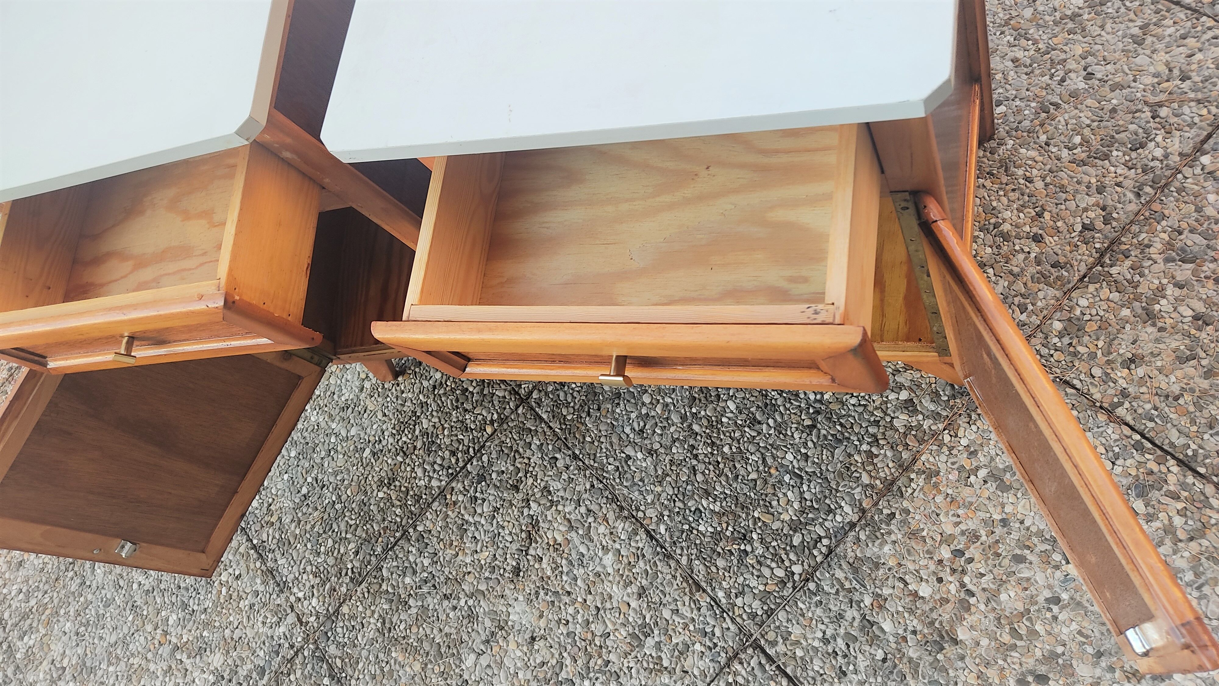 Pair of oak bedside tables, a. 1950; compass base, vintage retro design
