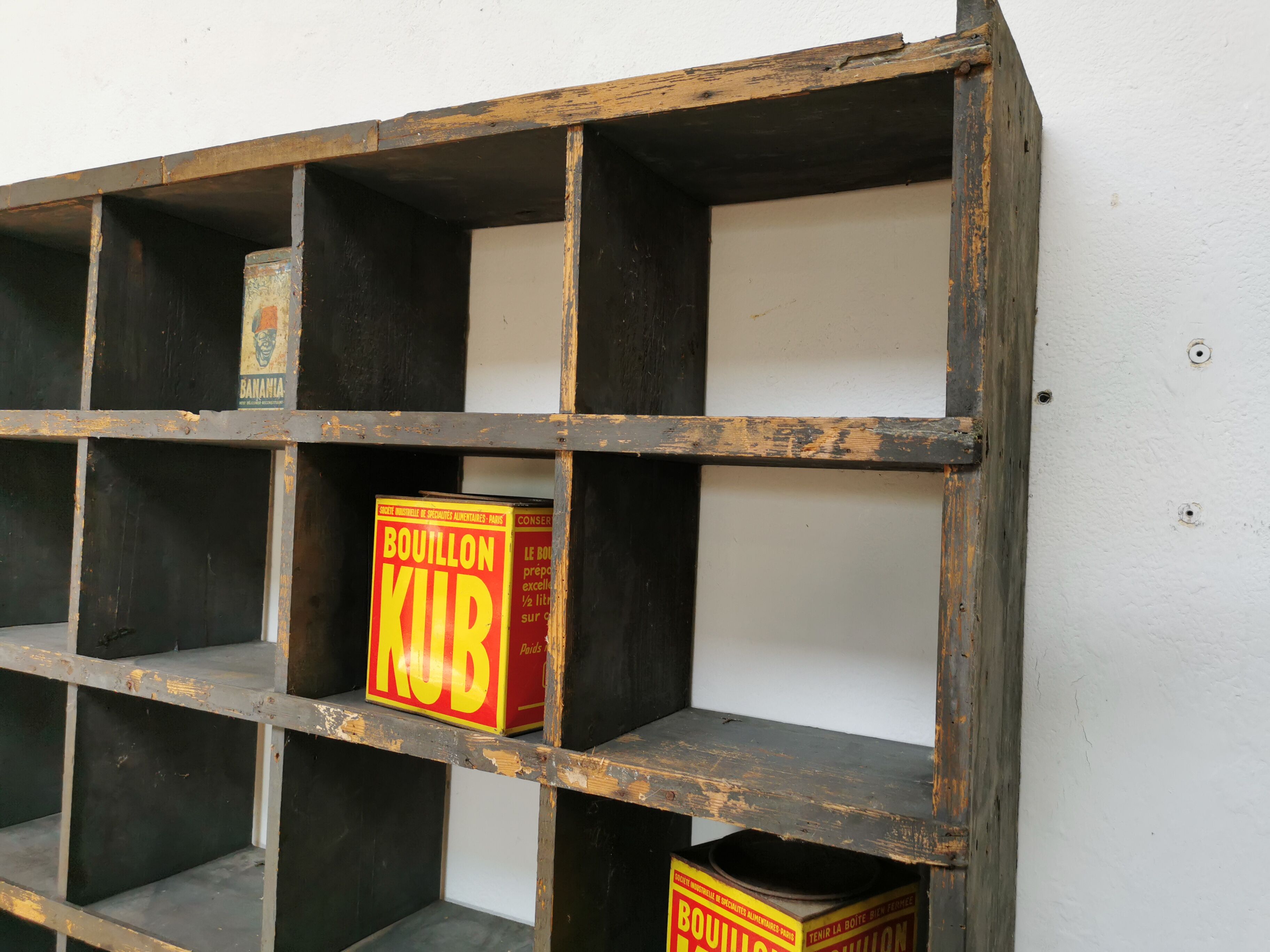 Meuble de métier à casiers bibliothèque