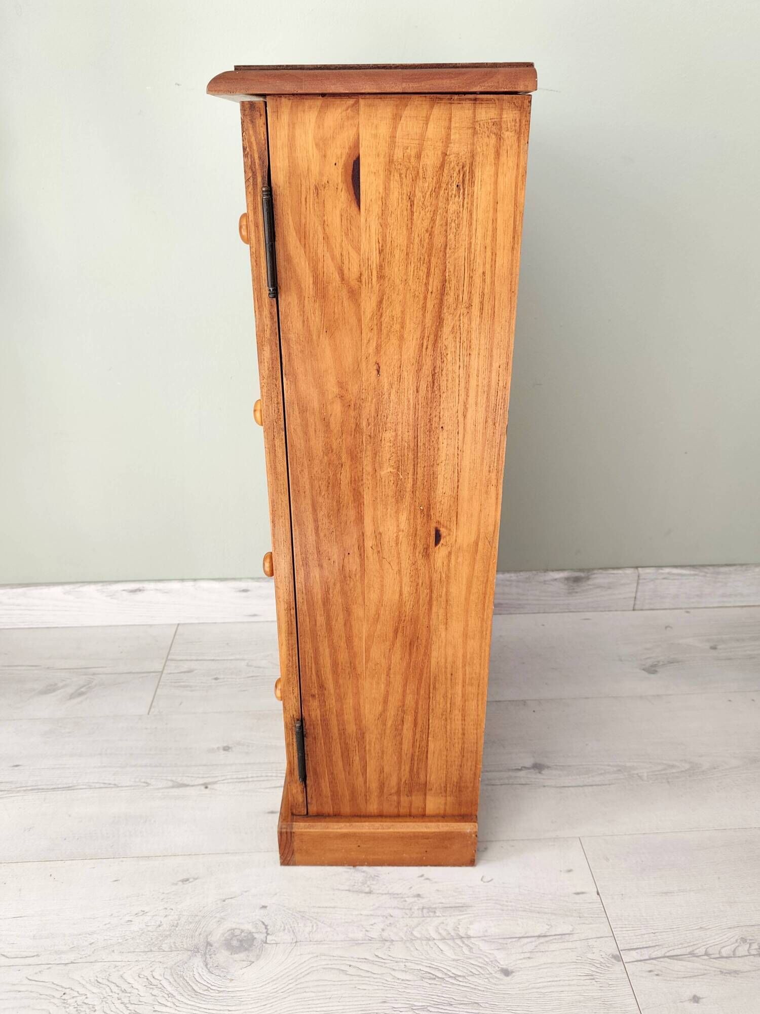 Small wooden piece of furniture, cabinet style, false drawers.