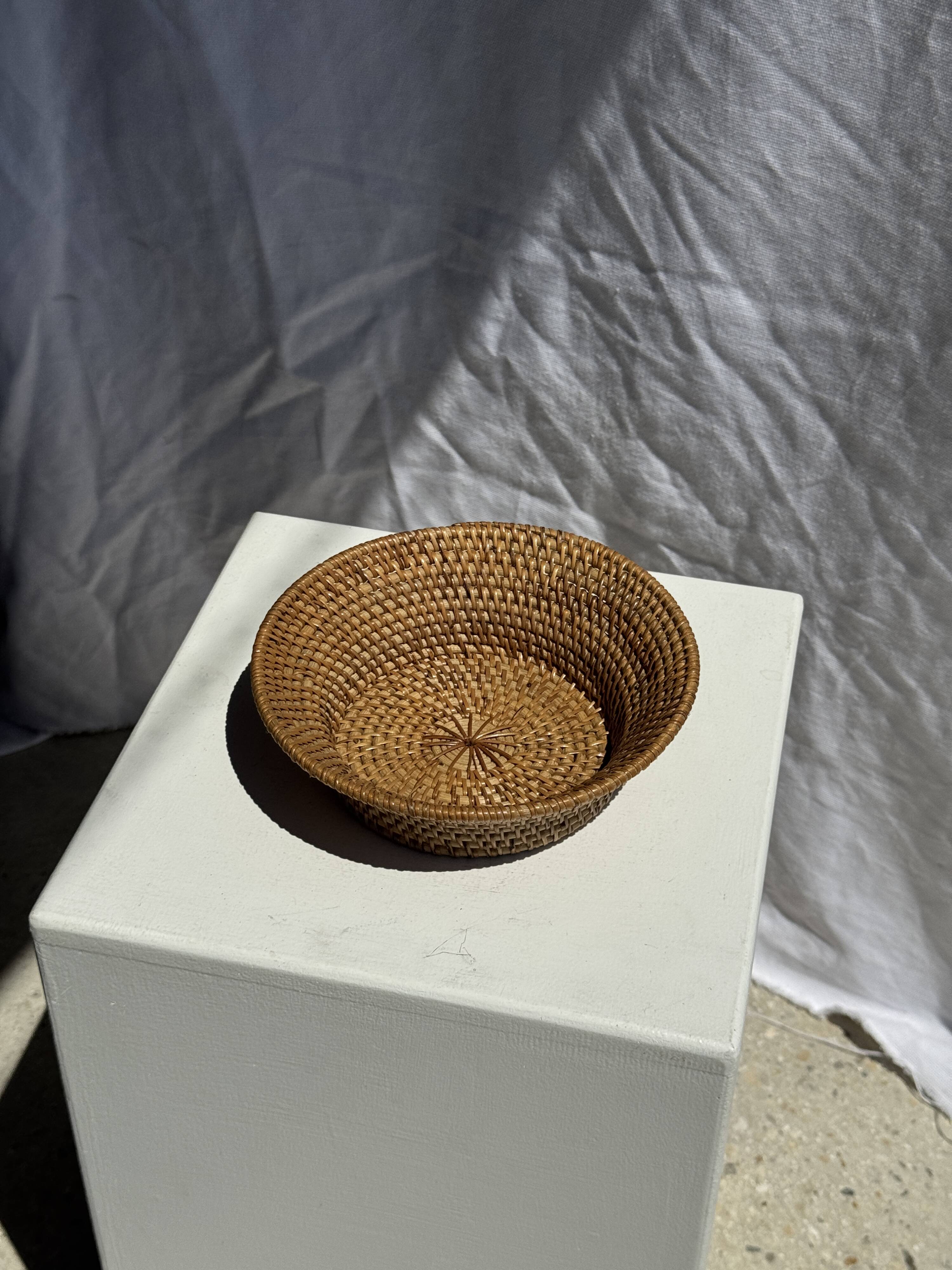 Small flared bowl made of woven Indonesian rattan D20 H6