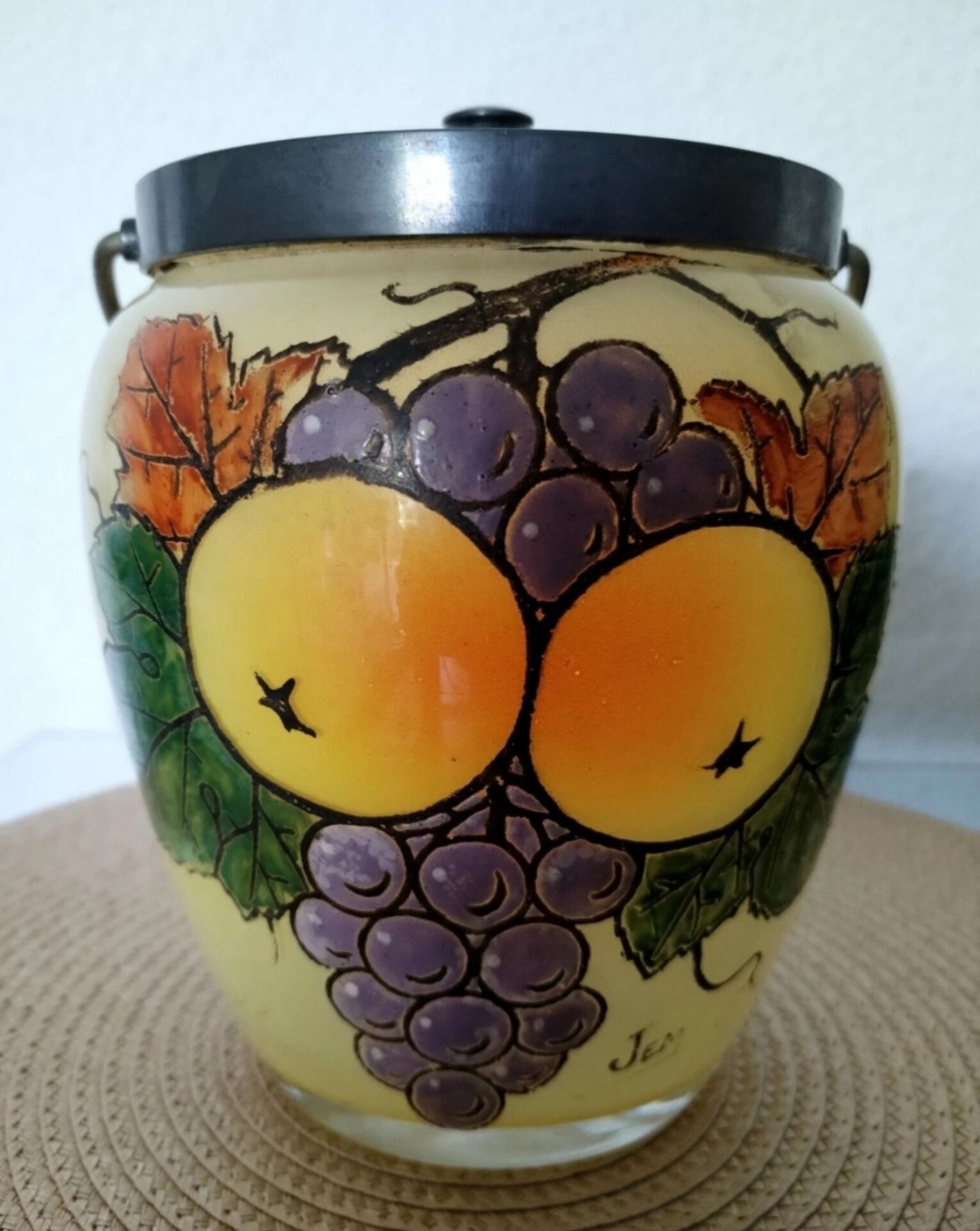 Seau à biscuits en verre émaillé signé JEM (École Legras)