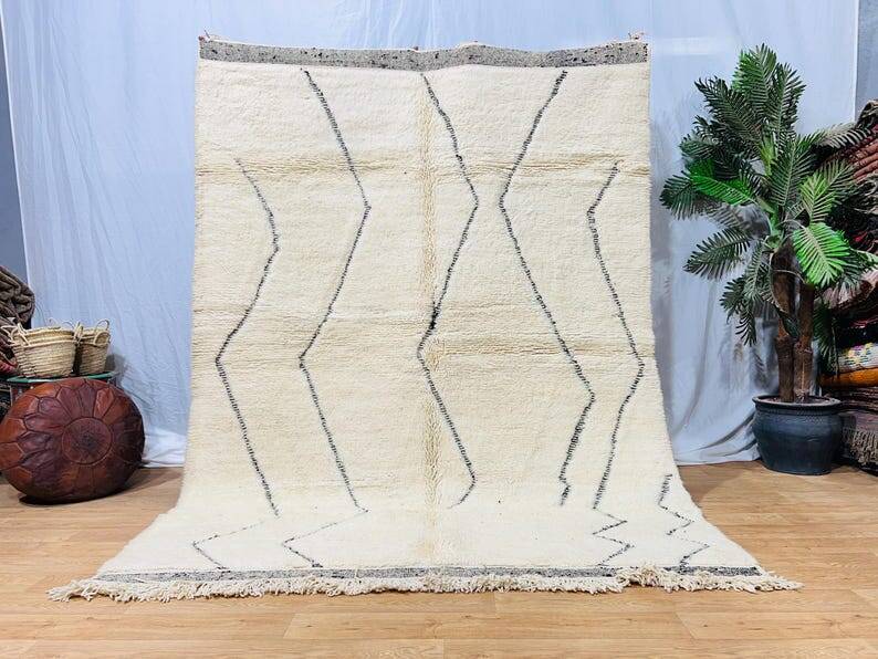 Large traditional handwoven Azilal Berber rug, size 3/4 m.