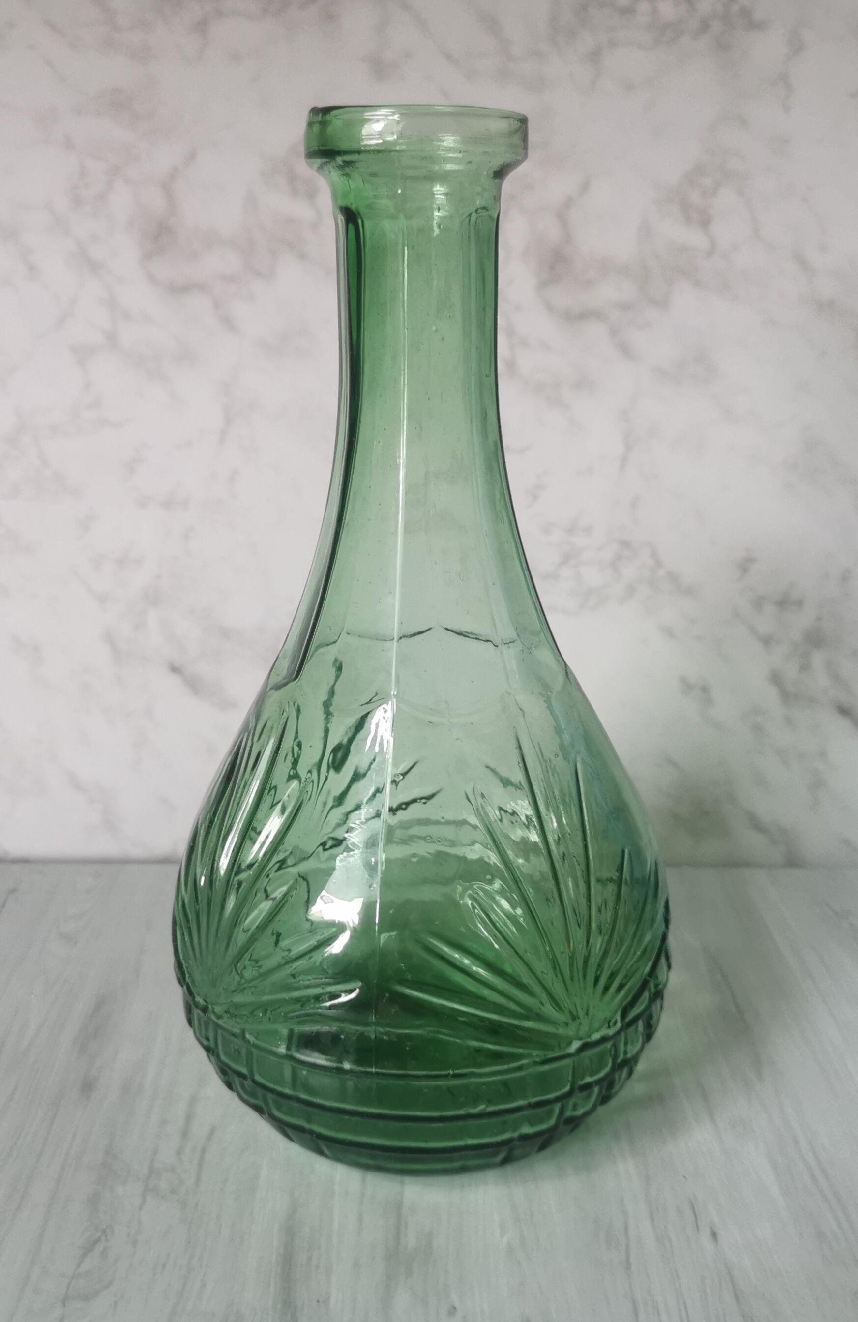 Chiseled glass decanter