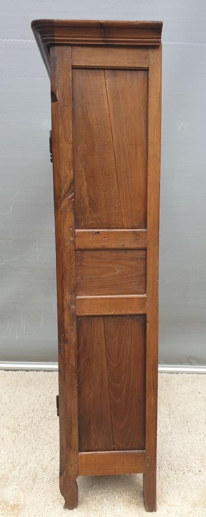Walnut glazed bookcase with nineteenth century rose window