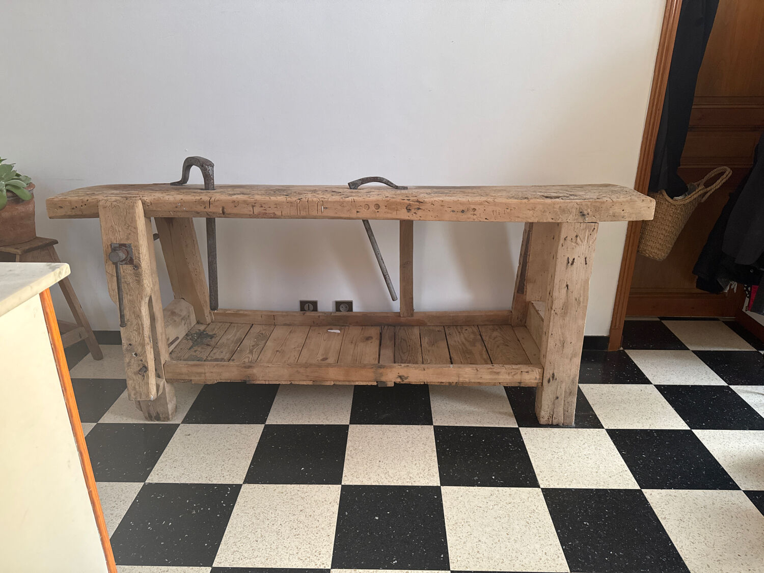 Woodworking bench
