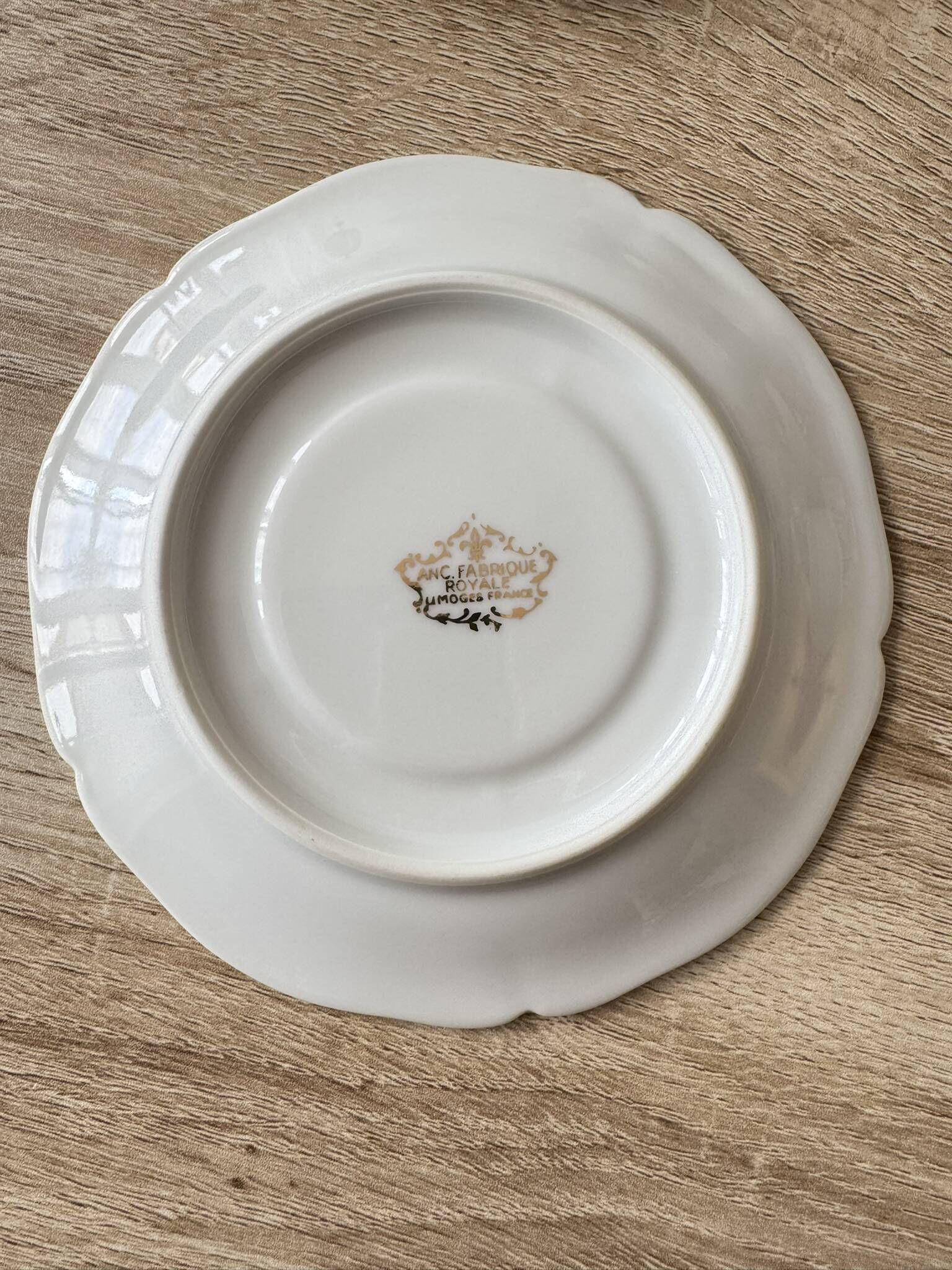 12-piece vintage coffee service from the Royal Limoges factory.