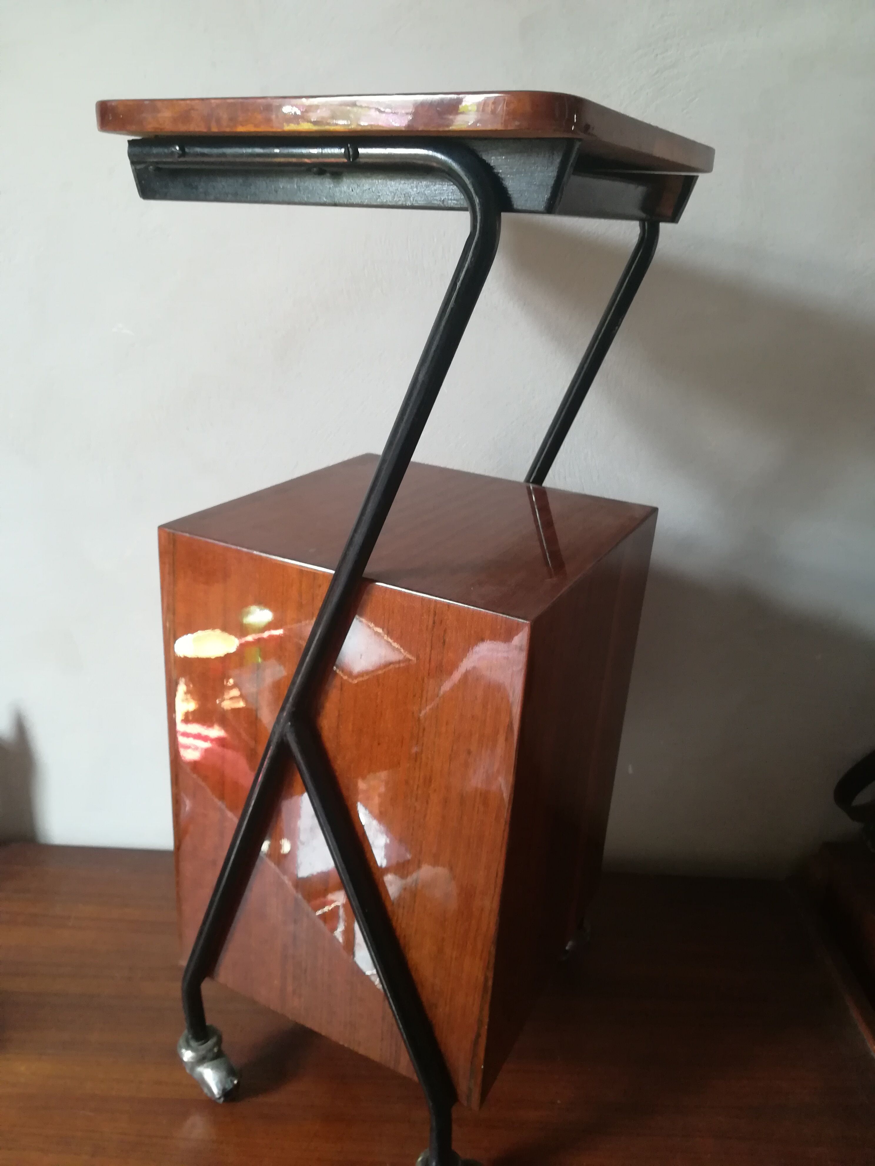 Modernist dessert on wheels