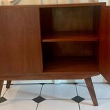 Sideboard compass feet