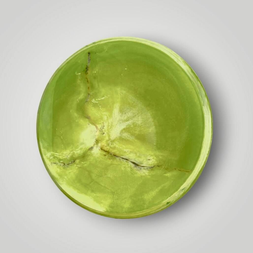 Vintage side table in green resin and gilded cast iron - boudoir spirit
