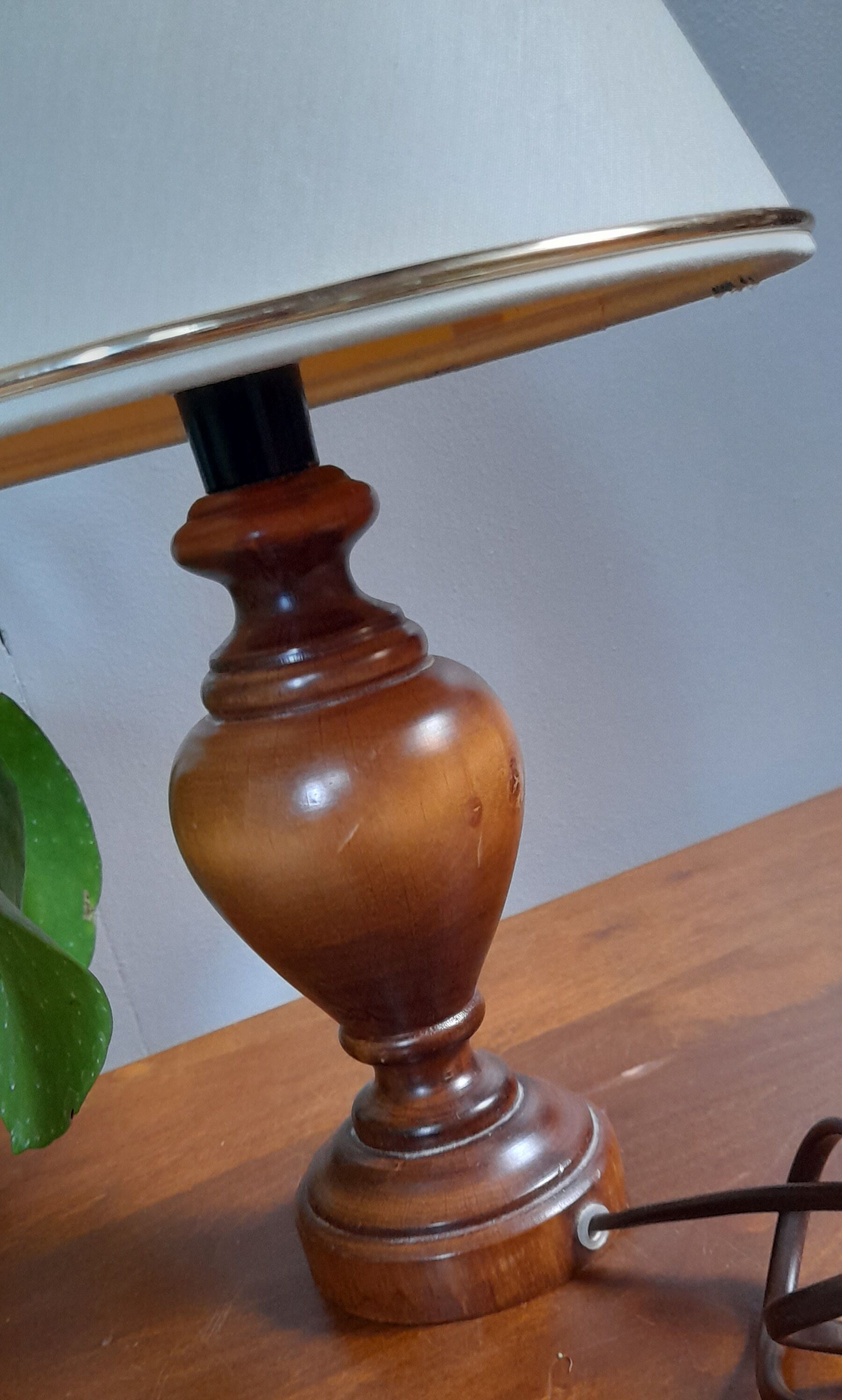 Small table lamp foot turned wood, unbleached lampshade - vintage