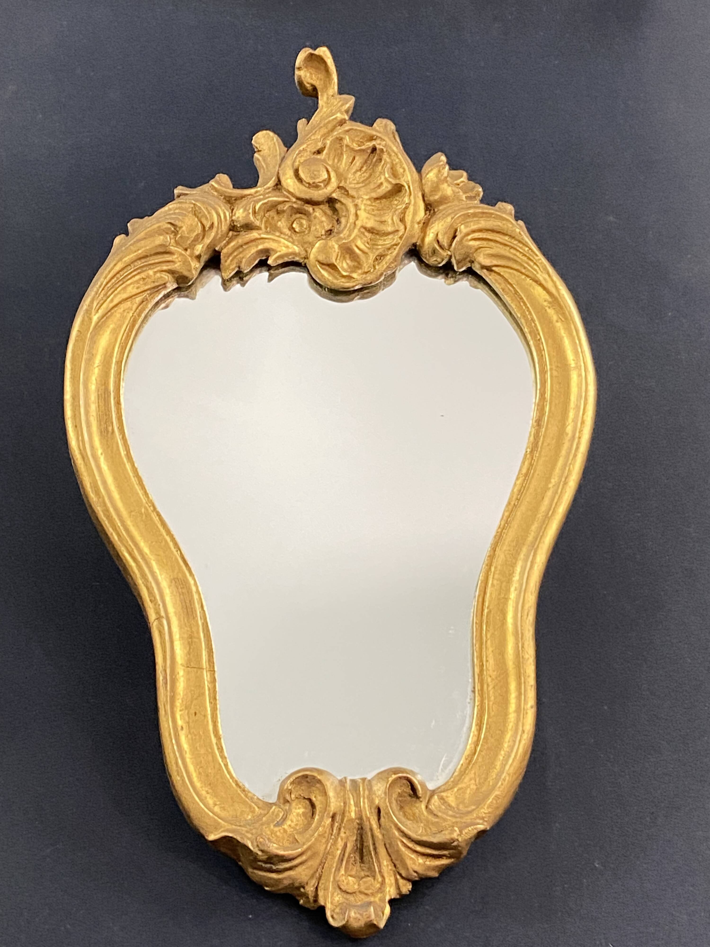 Violin mirror with shell decoration