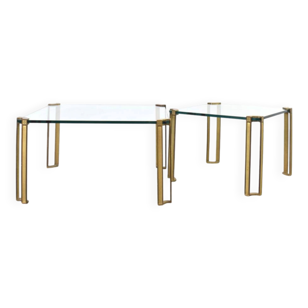Tables basses en laiton et en verre de style Hollywood Regency par Peter Ghyczy, ensemble de 2