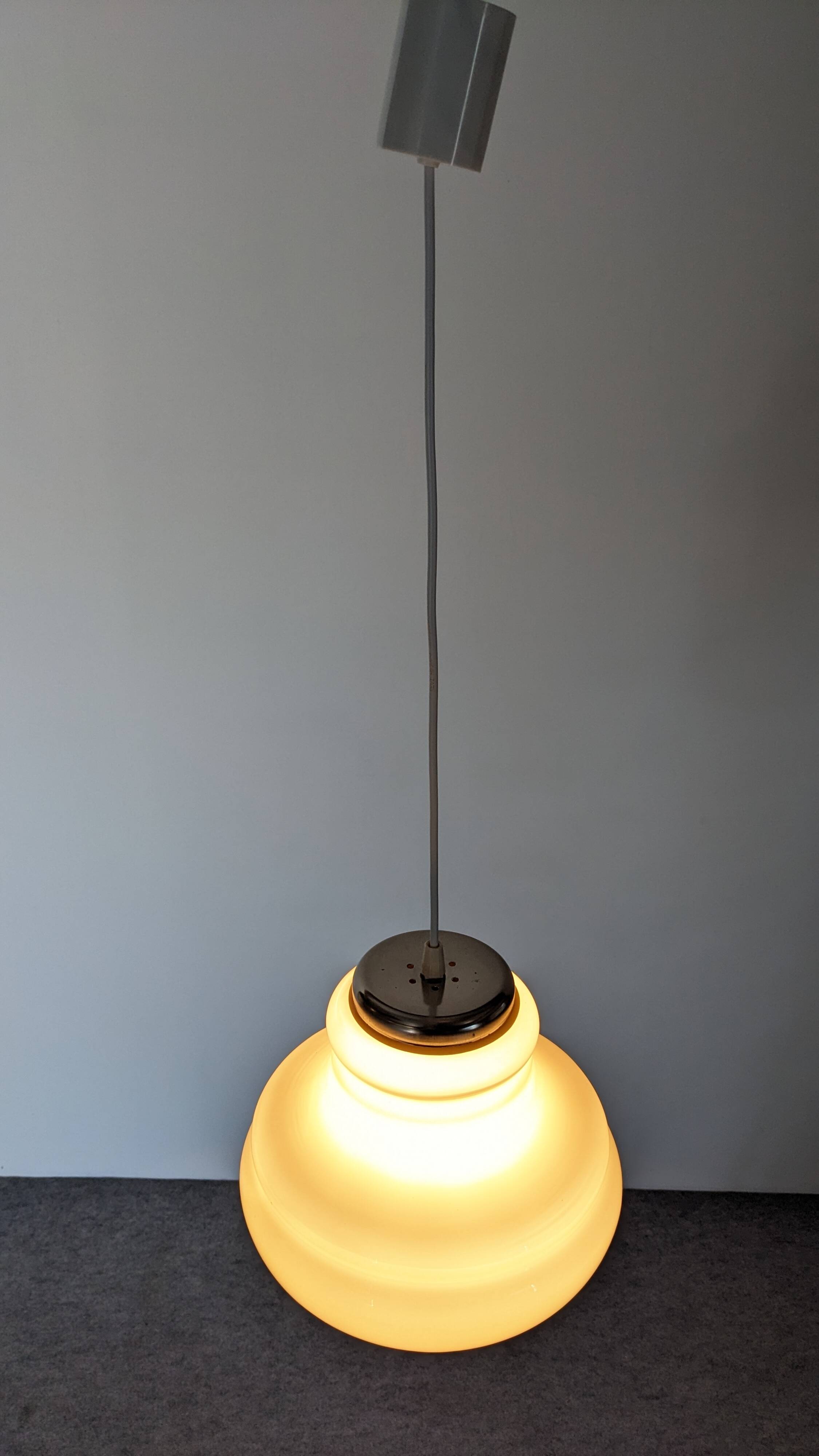 Suspension in caramel opaline, France around 1960.