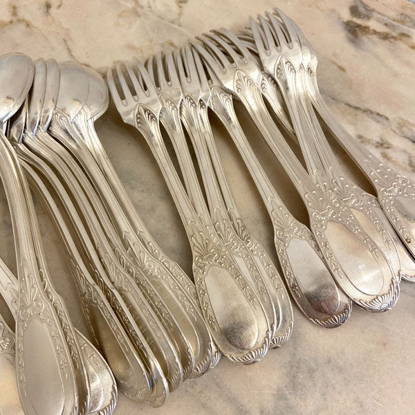 25-piece cutlery set