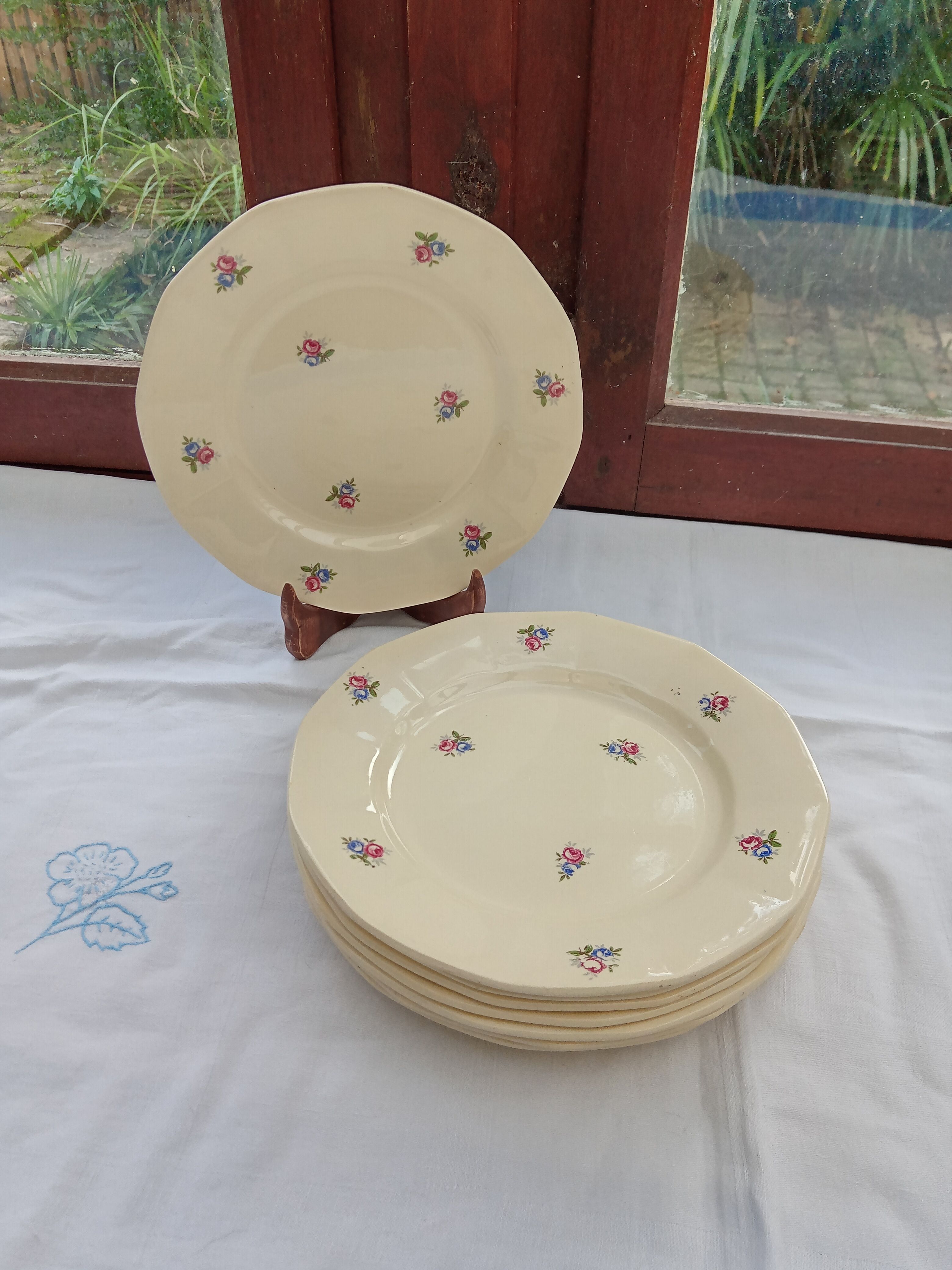 8 old digoin flat plates