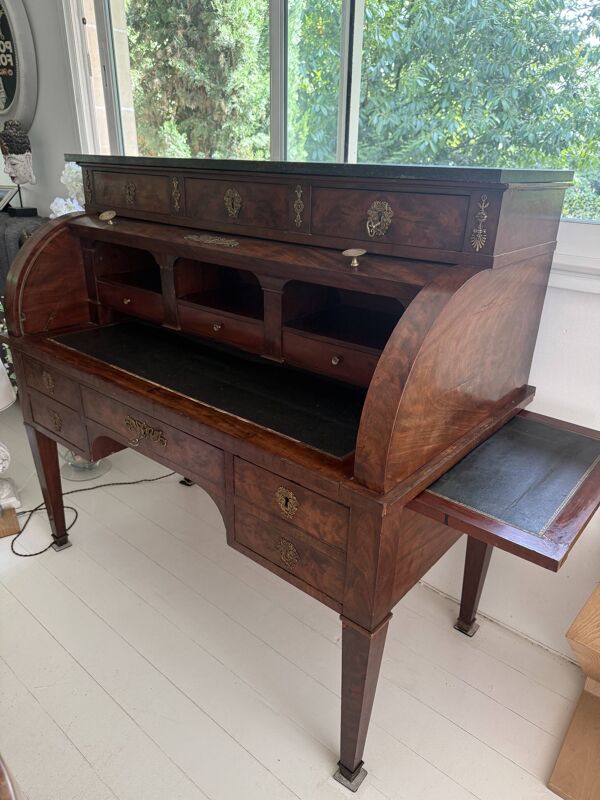 Bureau à cylindre de type Louis XVI