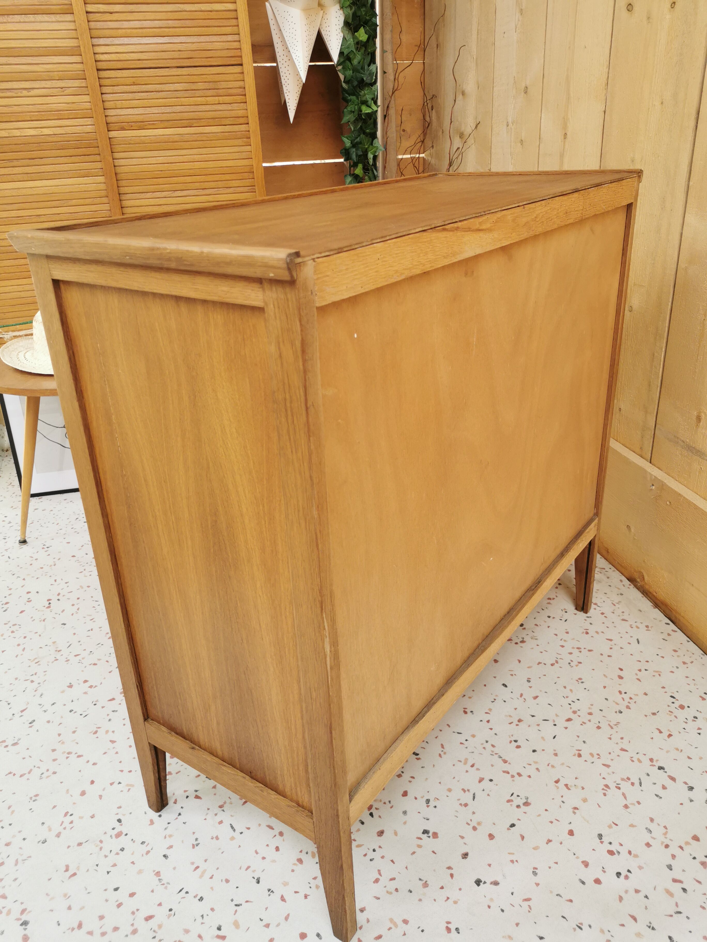 Oak chest of drawers