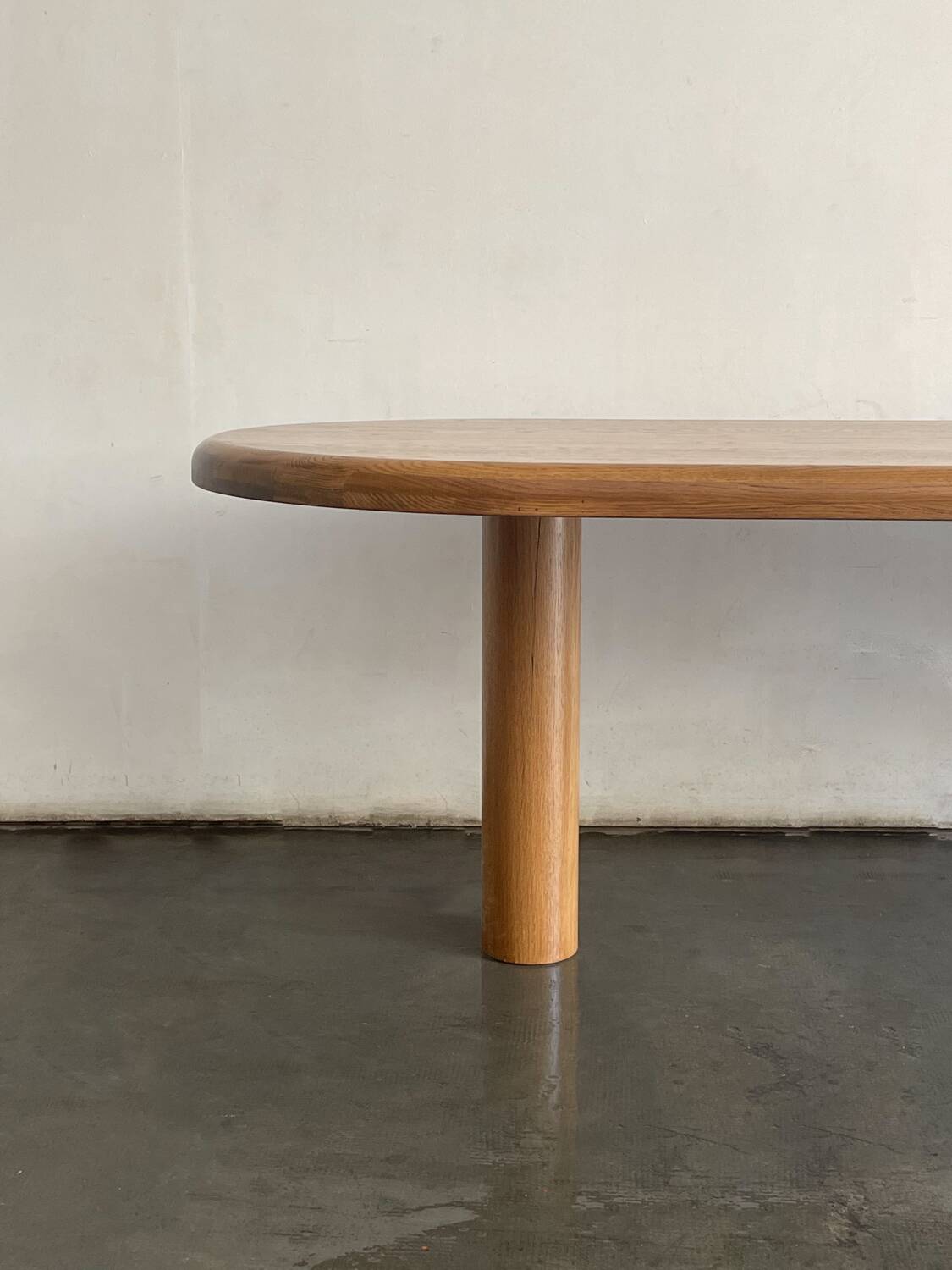 Grande table à manger en chêne massif. Années 1970