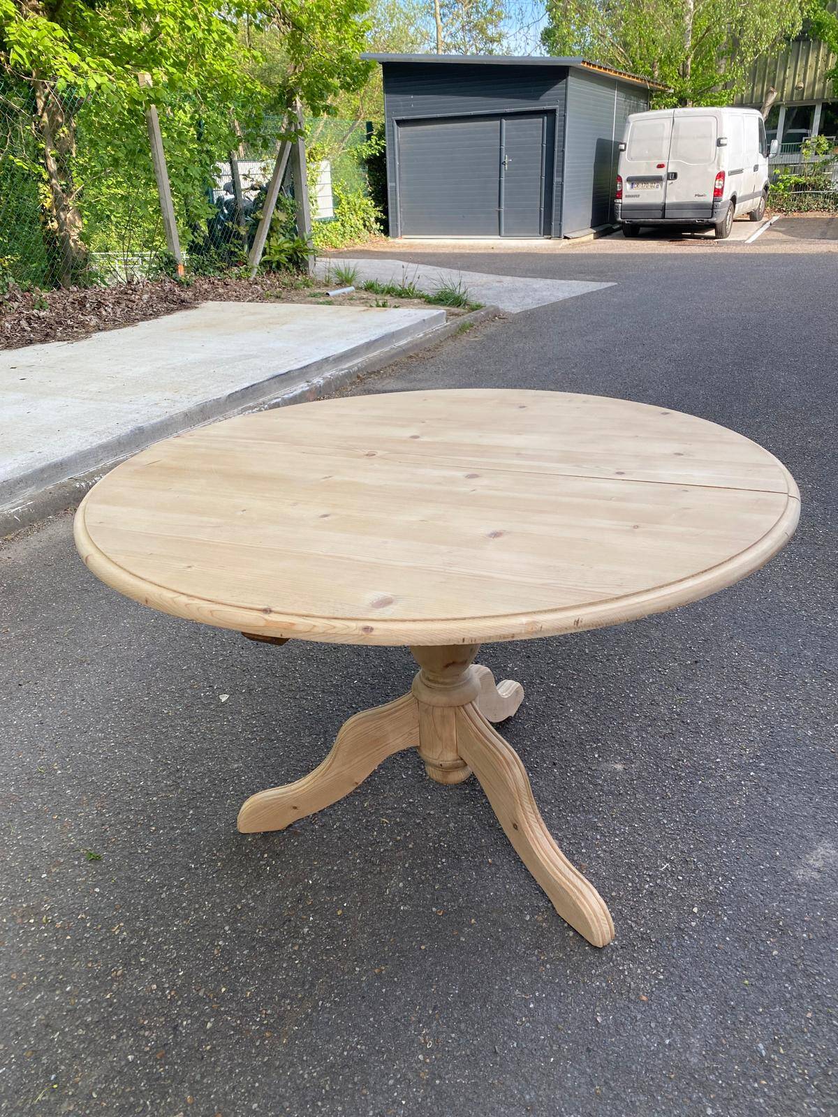 Interior's extendable solid wood round table tripod 160cm