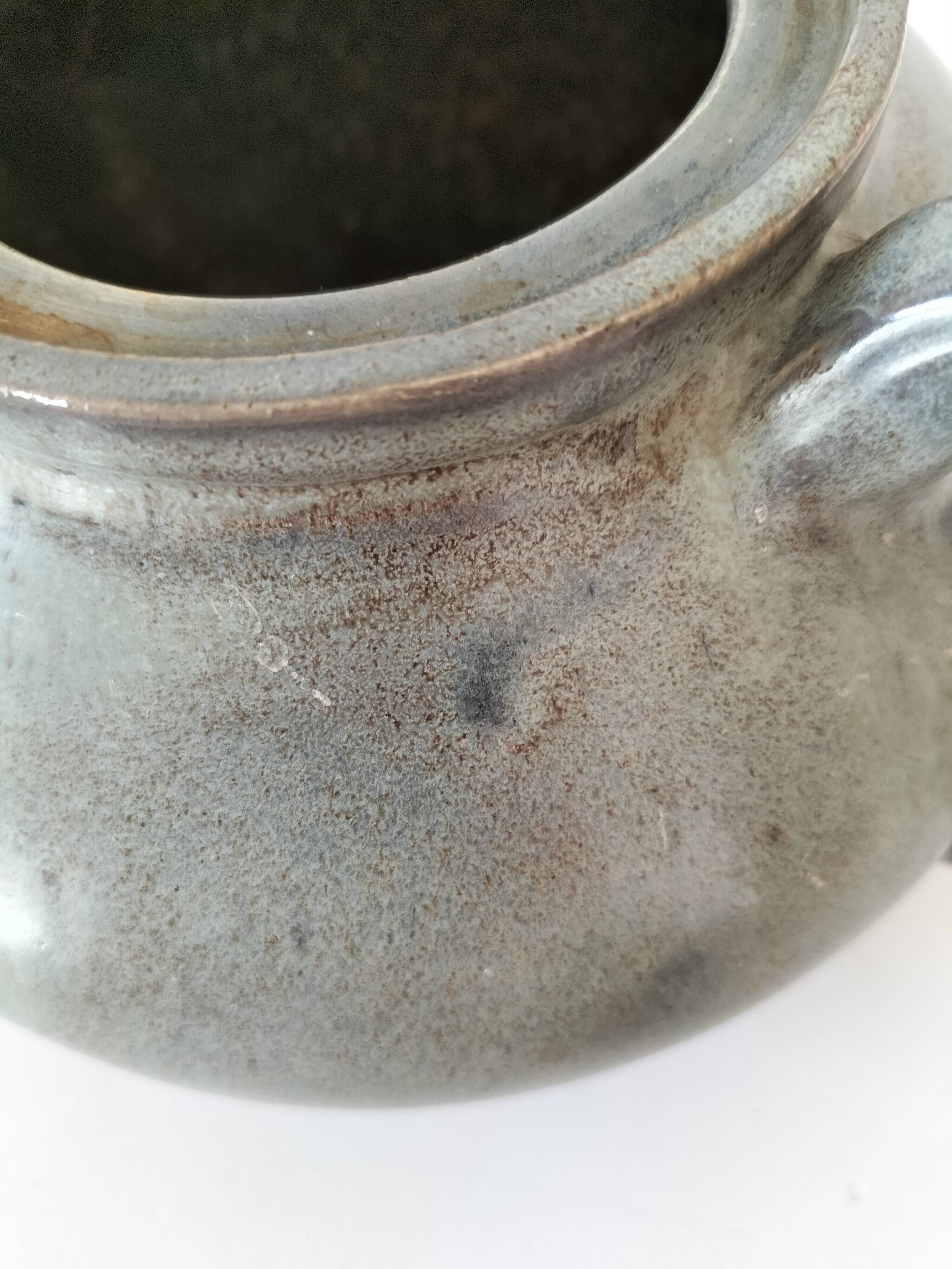 Grande théière artisanale en céramique émaillée vert céladon