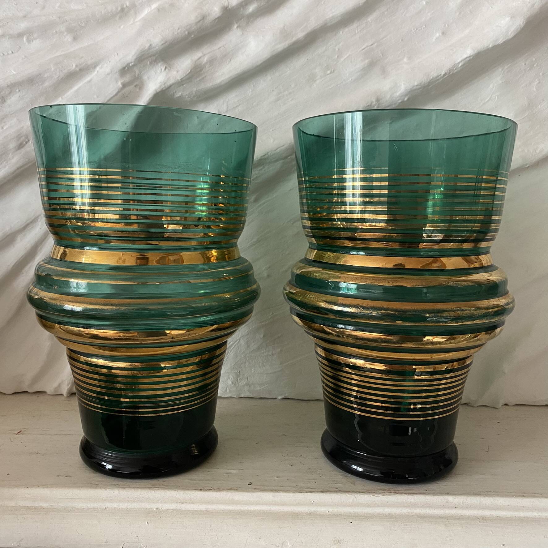 Paire de vases vert émeraude et doré , années 50-60