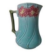 Ancien vase pichet en barbotine art déco turquoise à fleurs