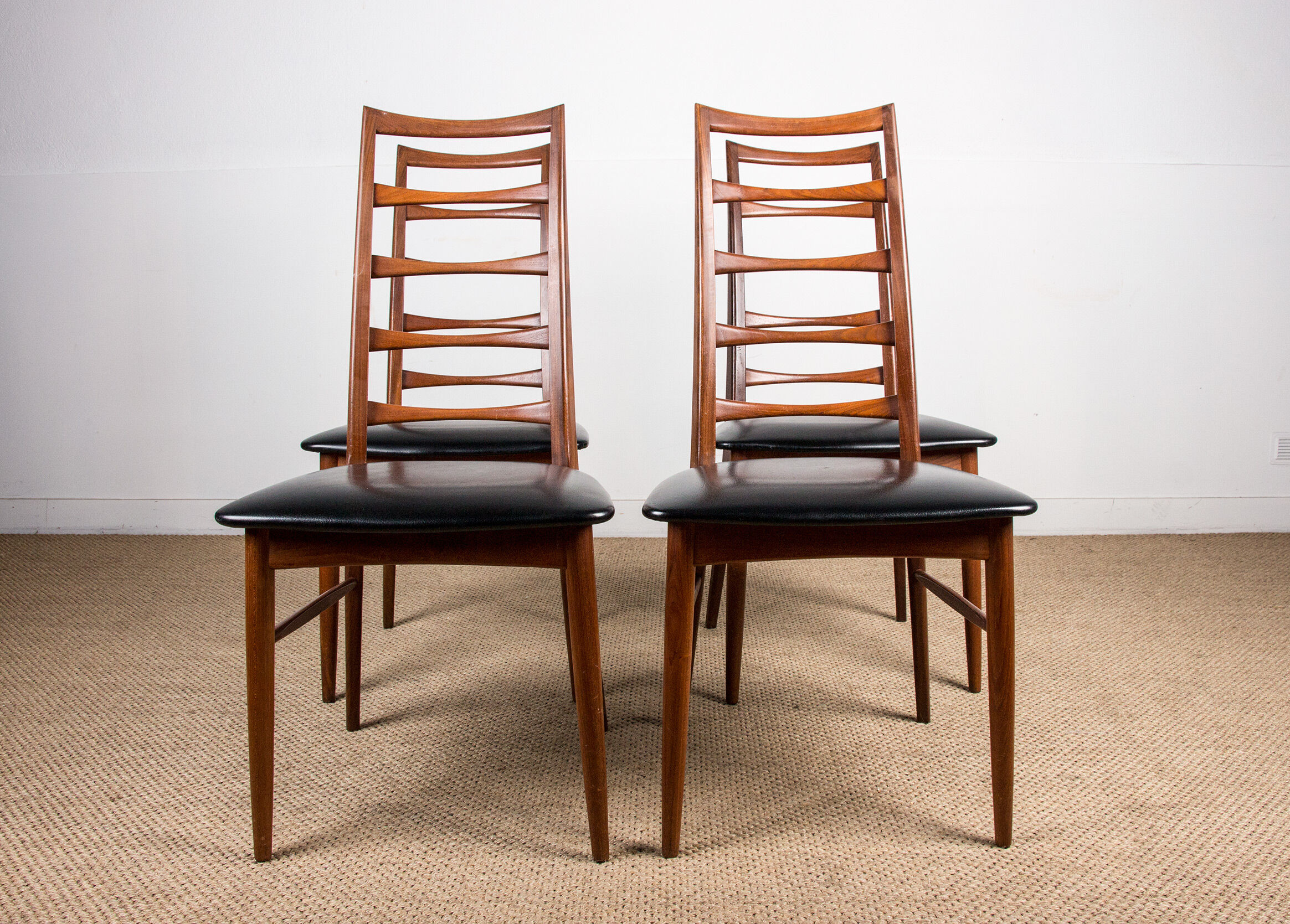 Series of 4 danish chairs in teck, model Liz of Designer Niels Kofoed 1960