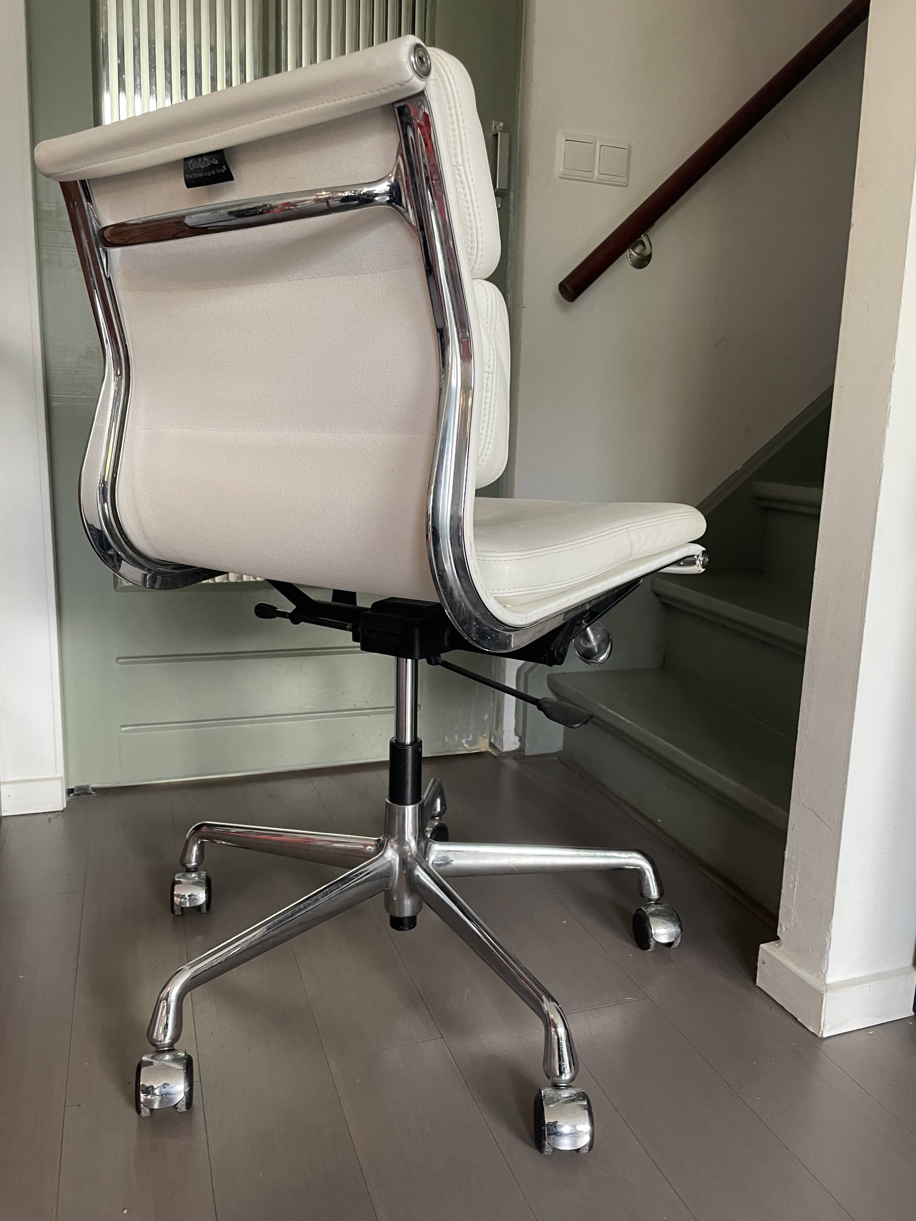 Original Vitra Eames Ea217 Softpad Chair