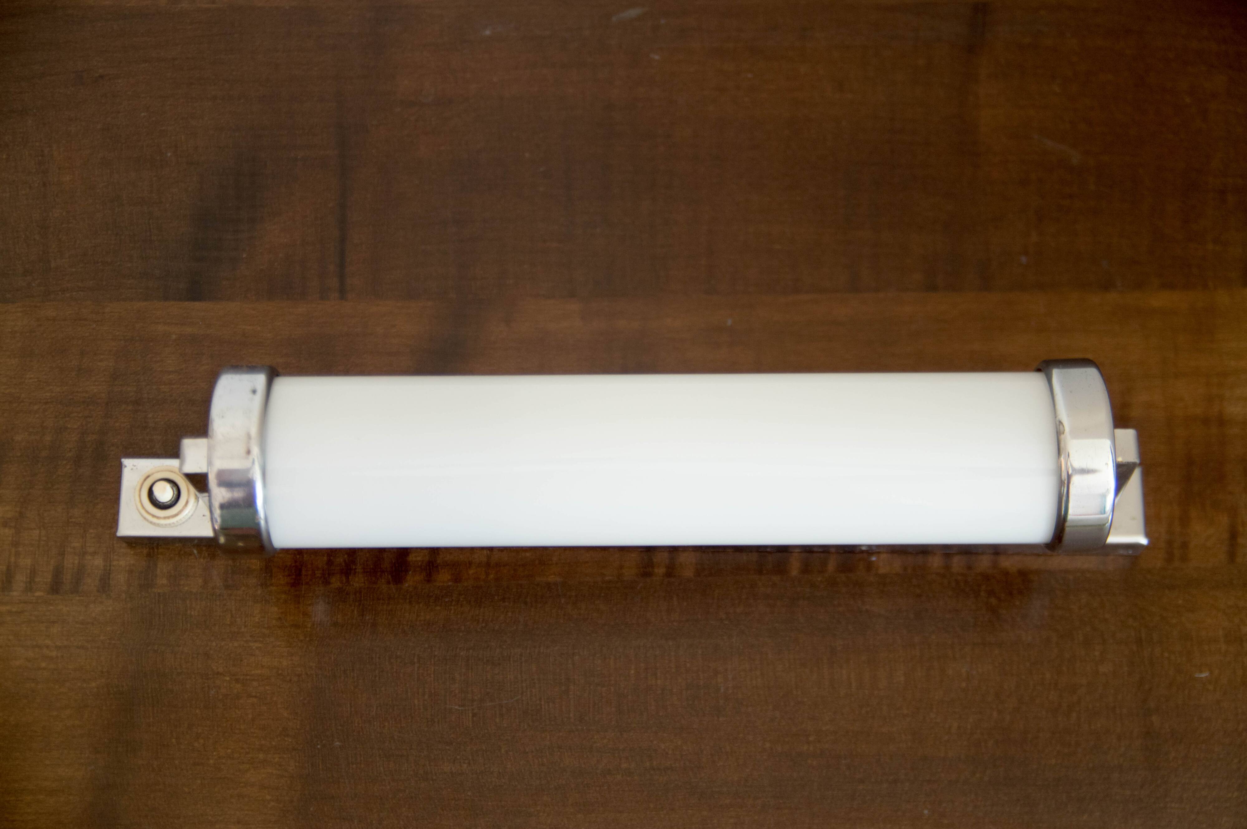 Bauhaus or functionalist chrome wall lamp, 1930