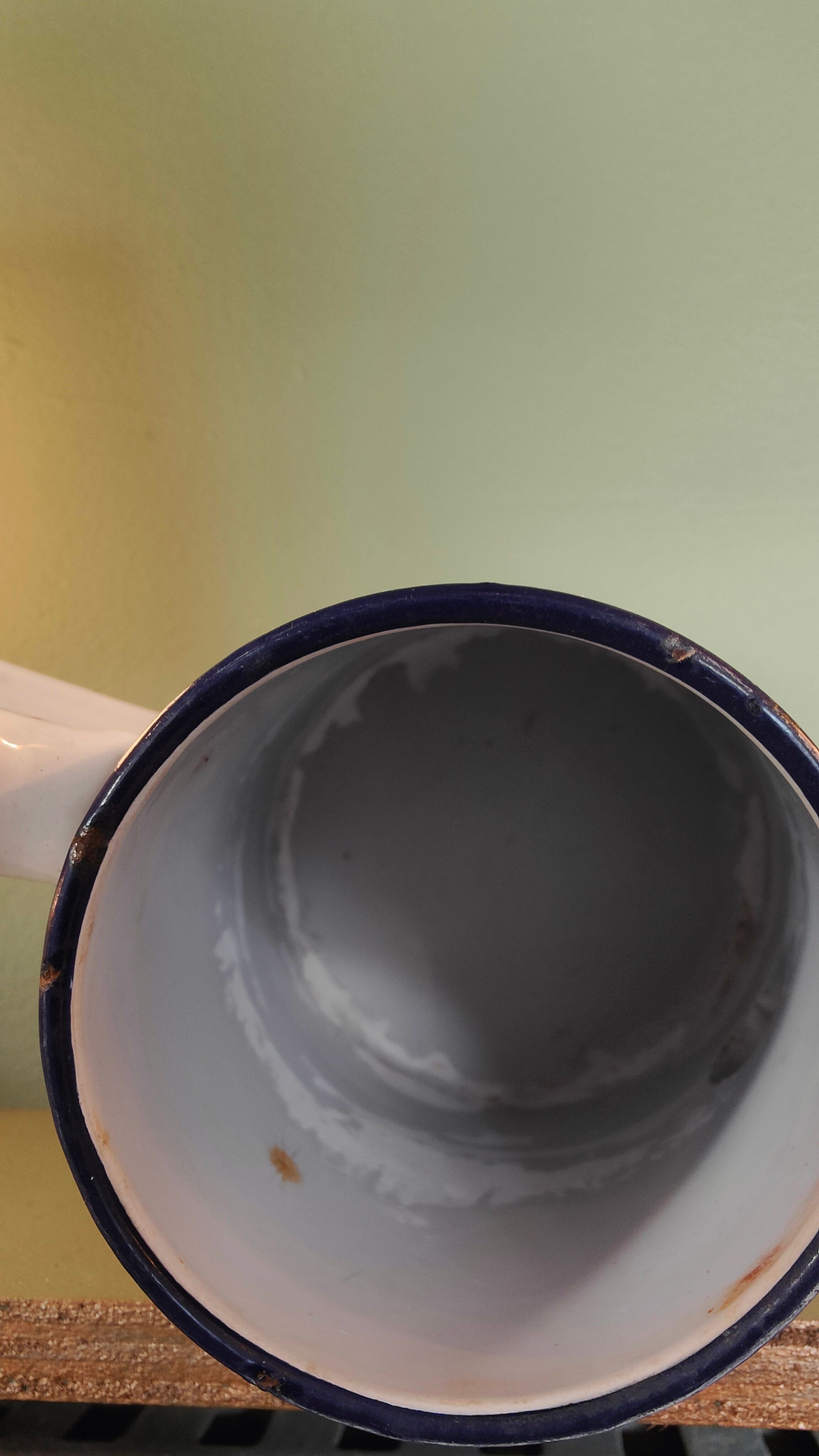 Enamelled coffee maker