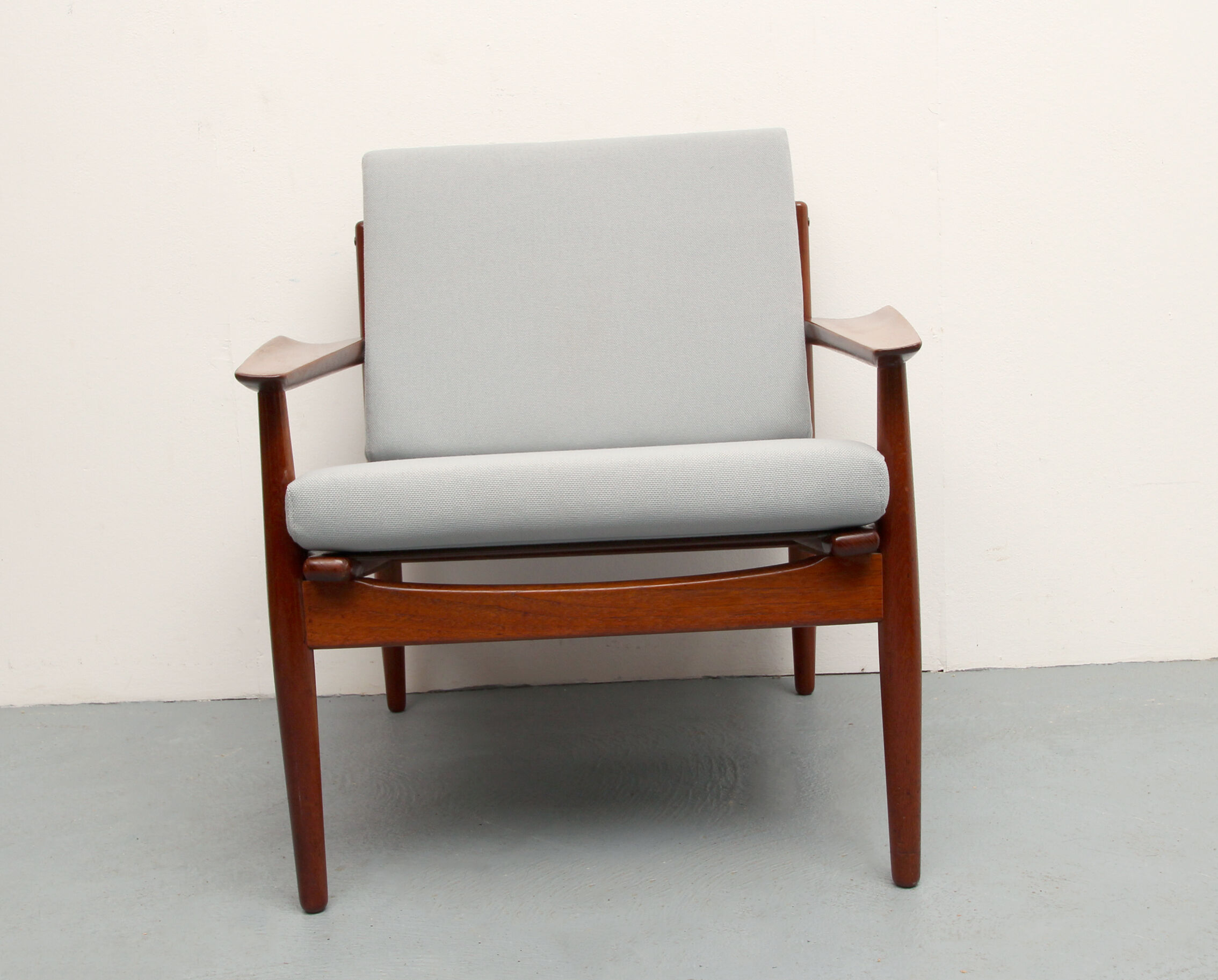 Fauteuil teck des années 1960 en gris, Arne Vodder
