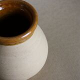 Two-tone sandstone pot