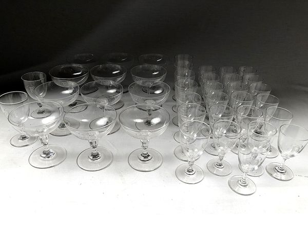 Partie de service de verres en cristal, chiffrés “F” ou “D” 40 pièces