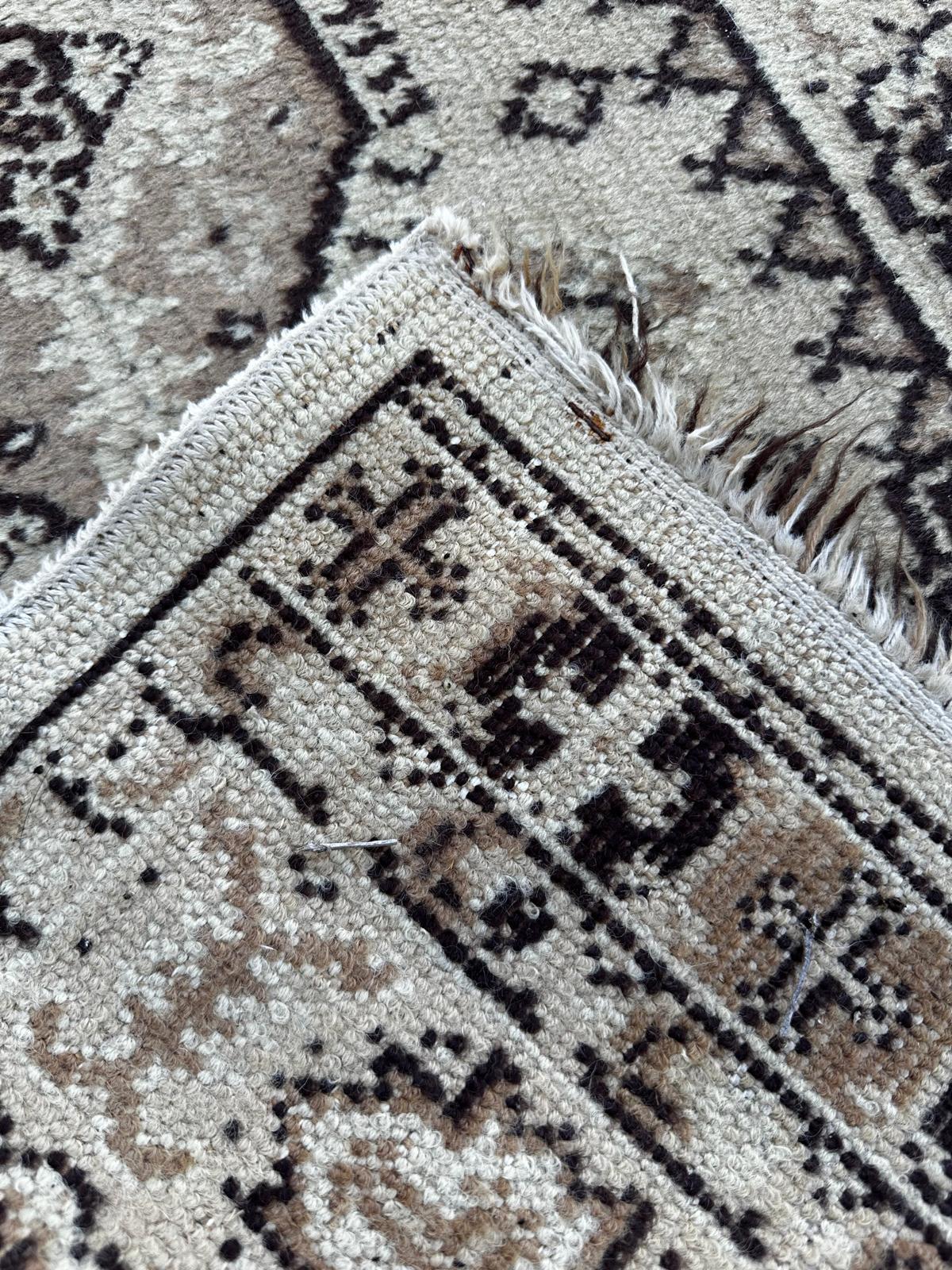 Oriental style rug 70cm x 130cm