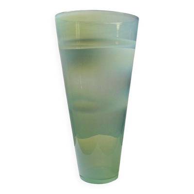 Vase en verre opalin soufflé, style Kosta Boda, design scandinave vintage