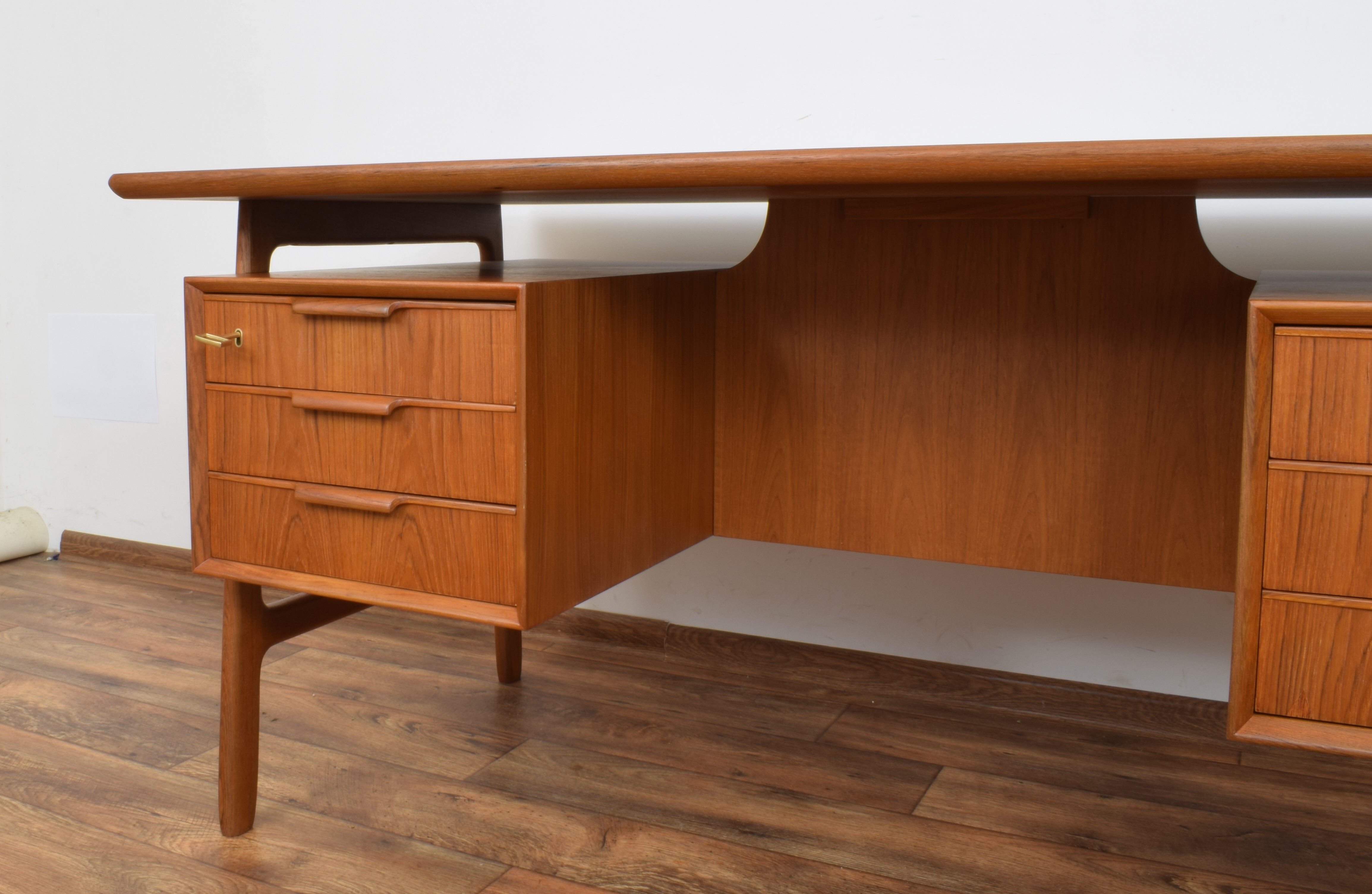 Mid-century danish teak desk model 75 form Omann Jun, 1950s