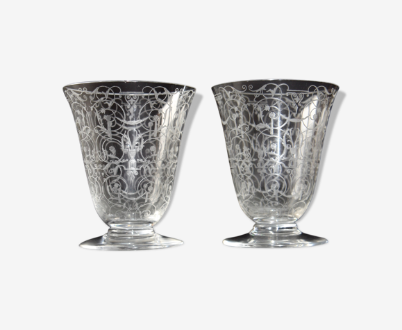 Deux verres Baccarat modèle " Michel-Ange " en cristal gravé.