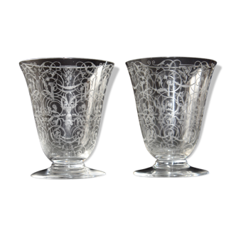 Deux verres Baccarat modèle " Michel-Ange " en cristal gravé.