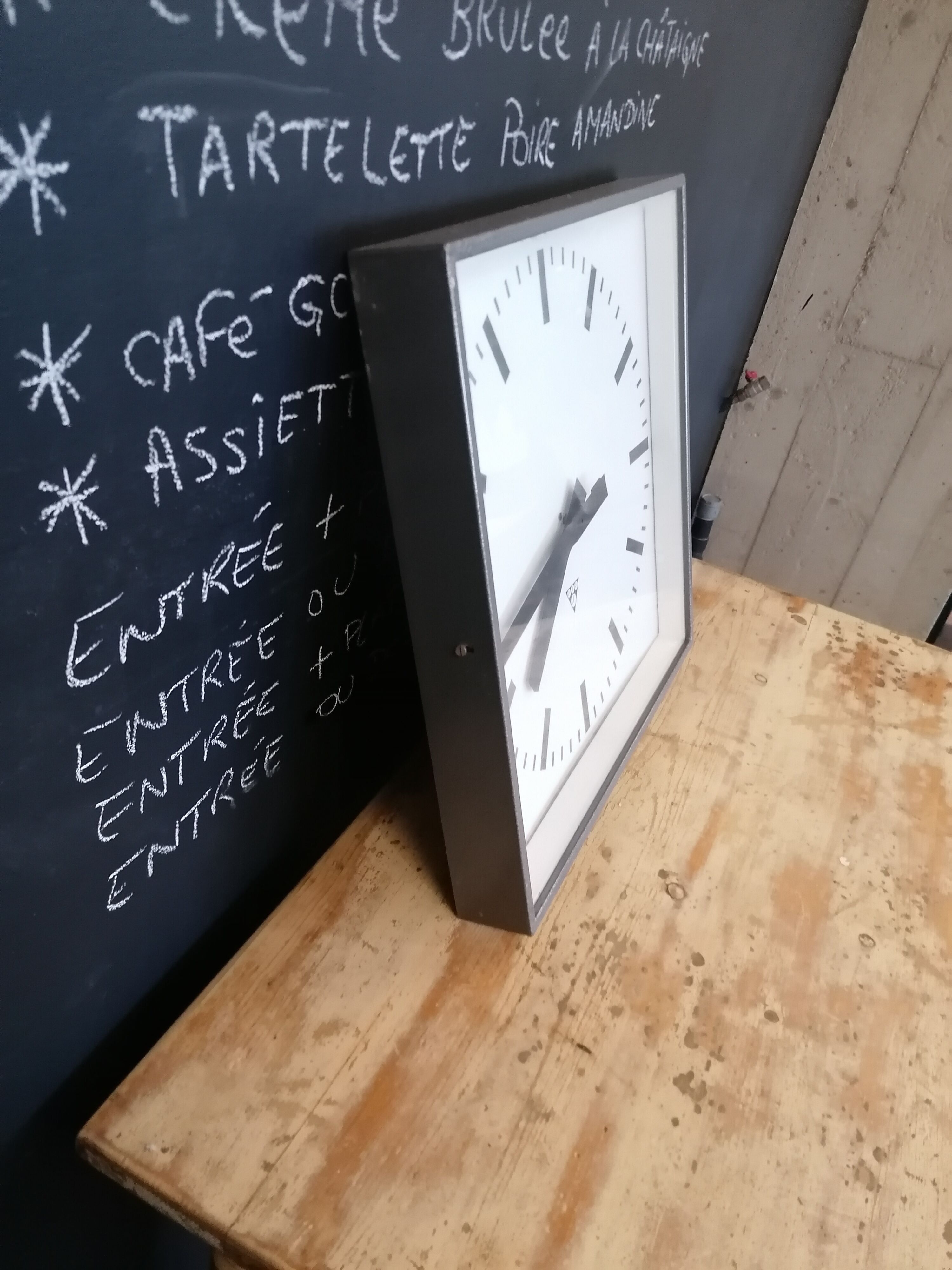 Industrial wall clock, Czechoslovakia station Pragotron 60