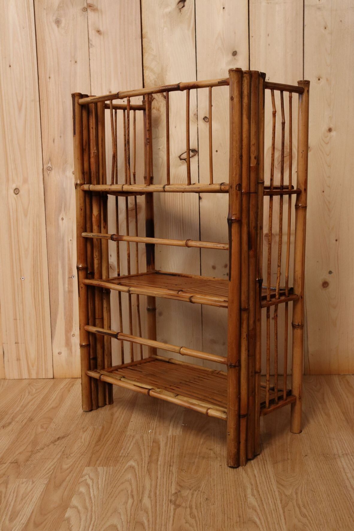 Foldable bamboo shelf