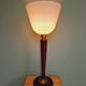 Lampe Art Déco, en bois acajou et opaline, années 1920-30