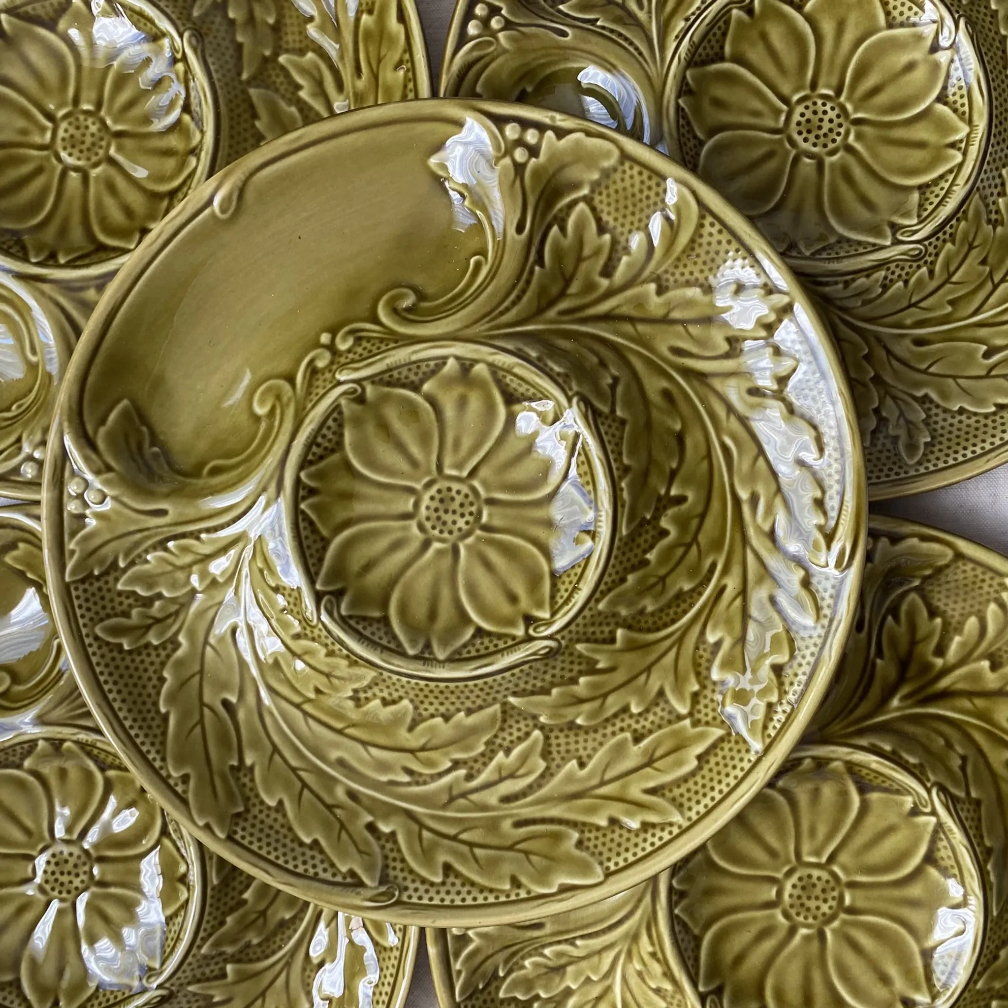 Artichoke service in Gien slipware