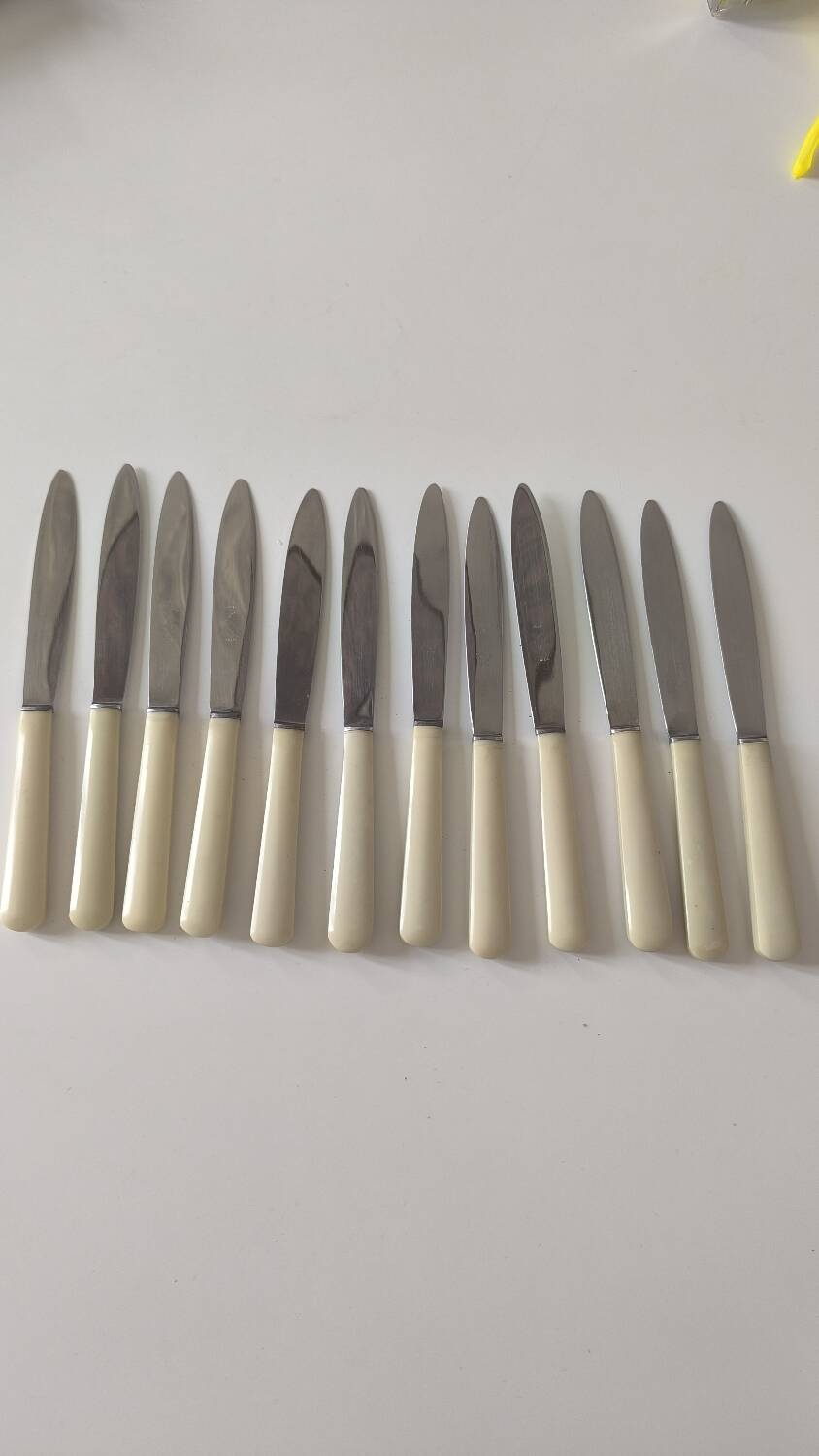 Set of 12 Bakelite knives