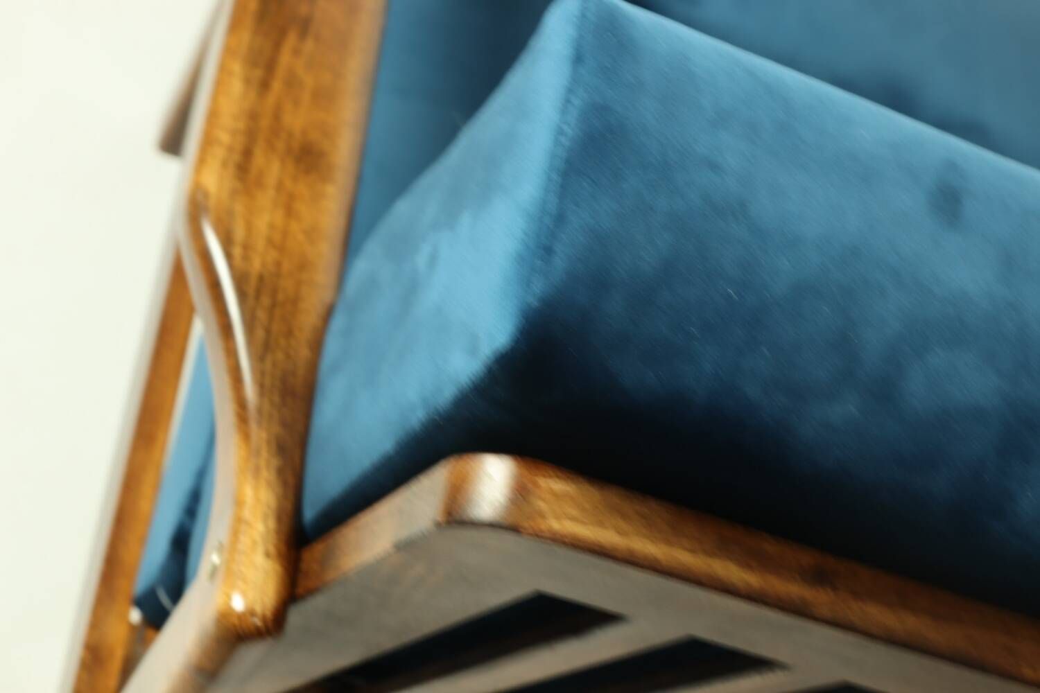 Fauteuil scandinave bleu marine velvet 1965  Z. Baczyk design chaise de salon